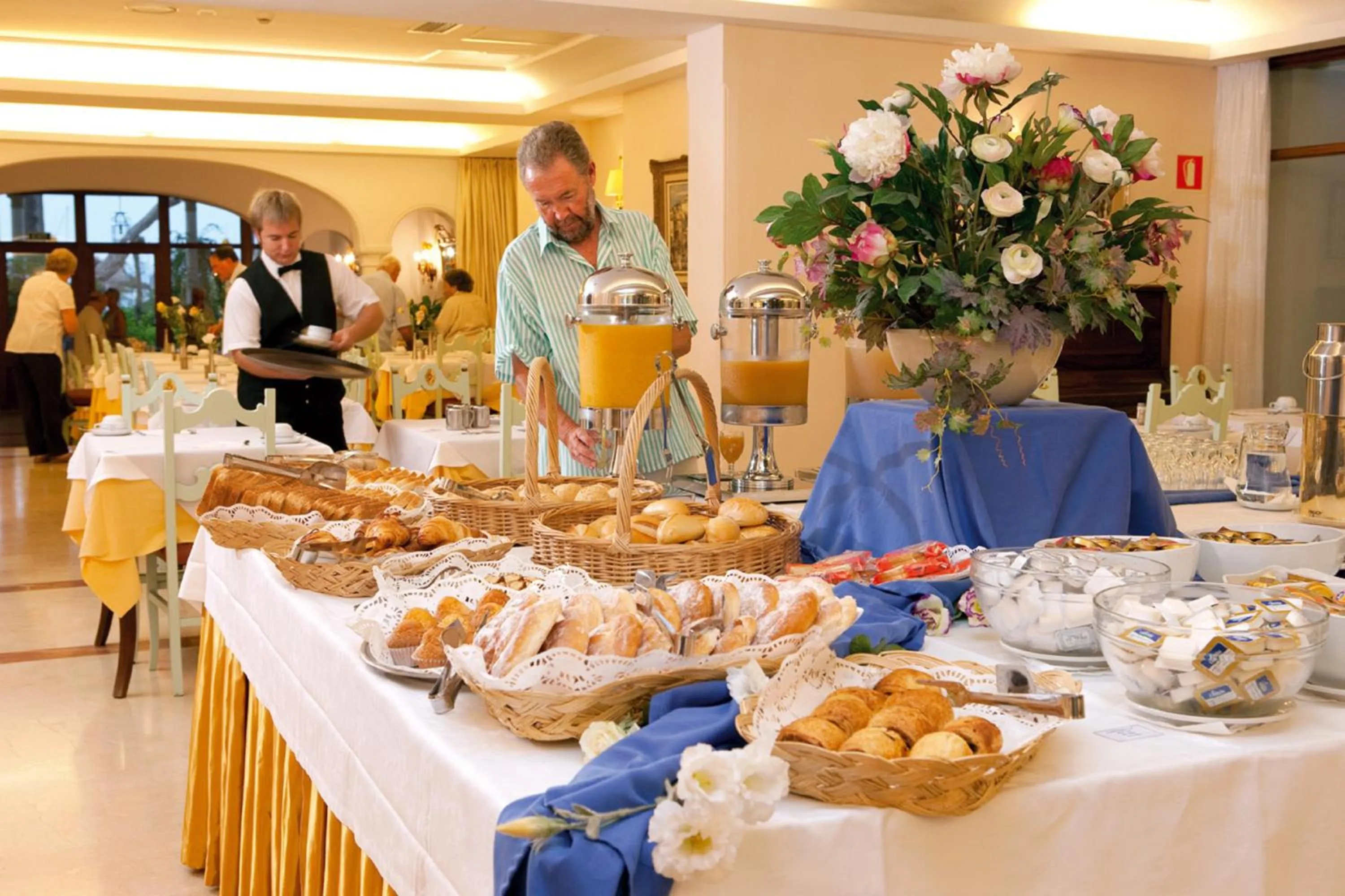 Buffet breakfast in Hotel Miramar Mallorca