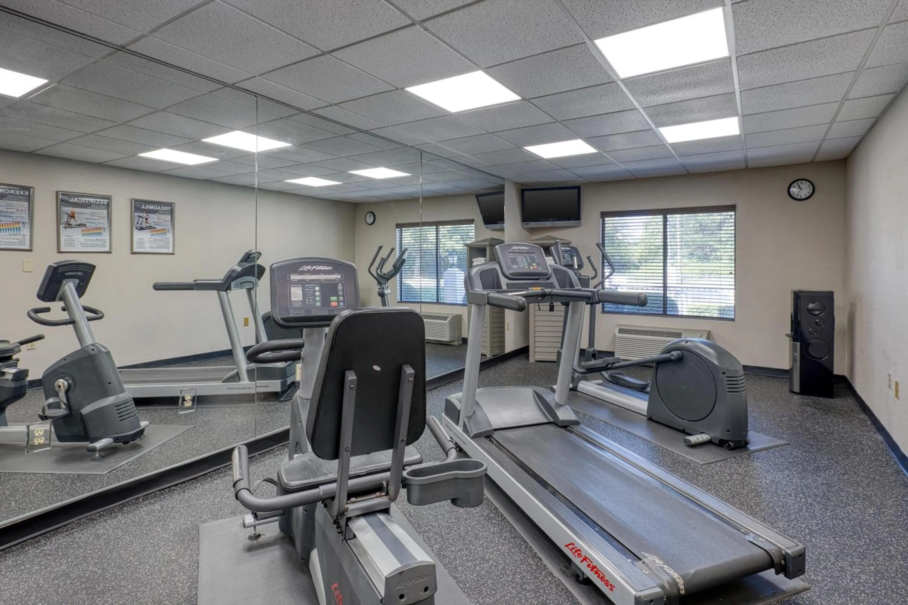Fitness centre/facilities in Best Western Executive Inn & Suites