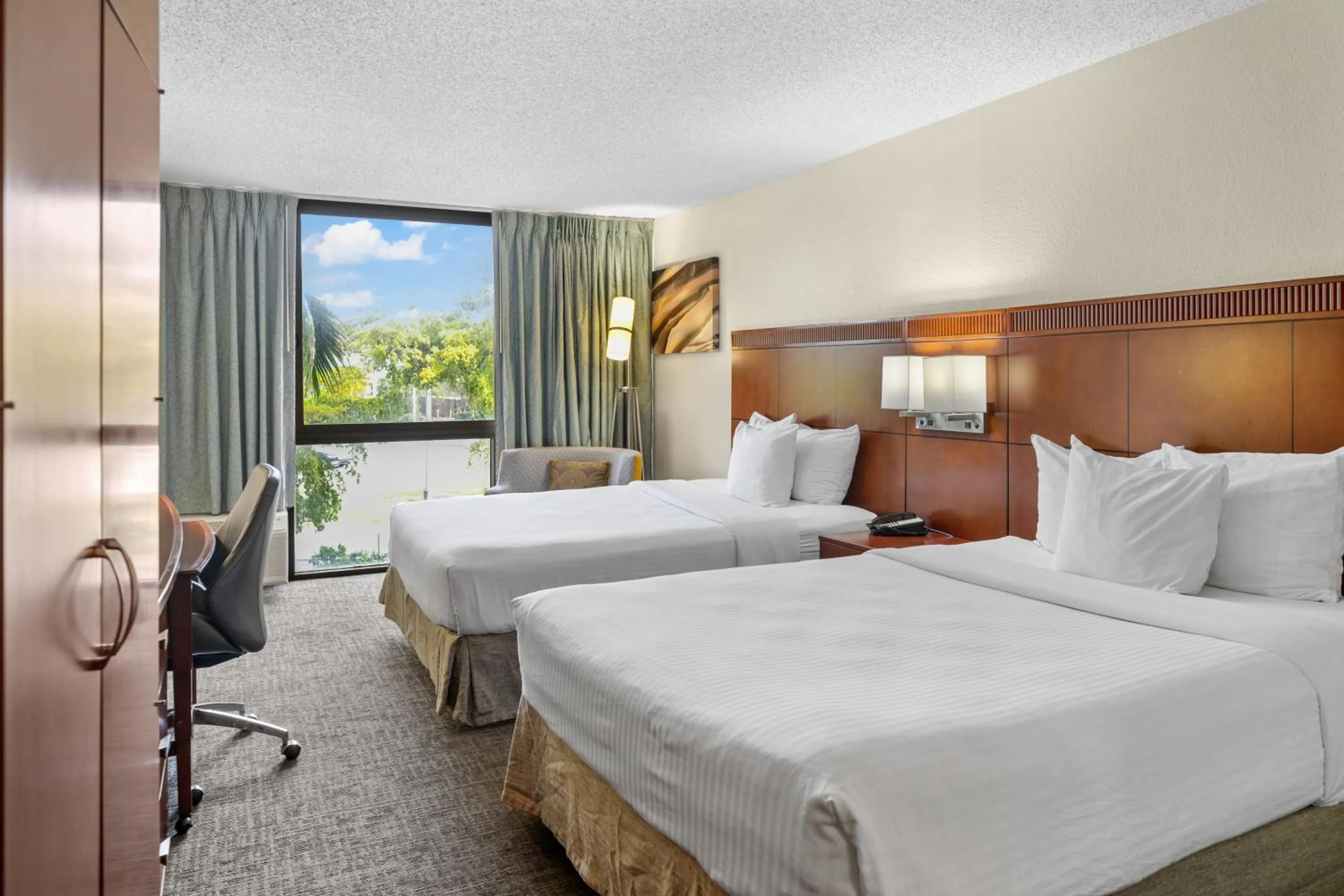 Bed in 88 Palms Hotel & Event Center