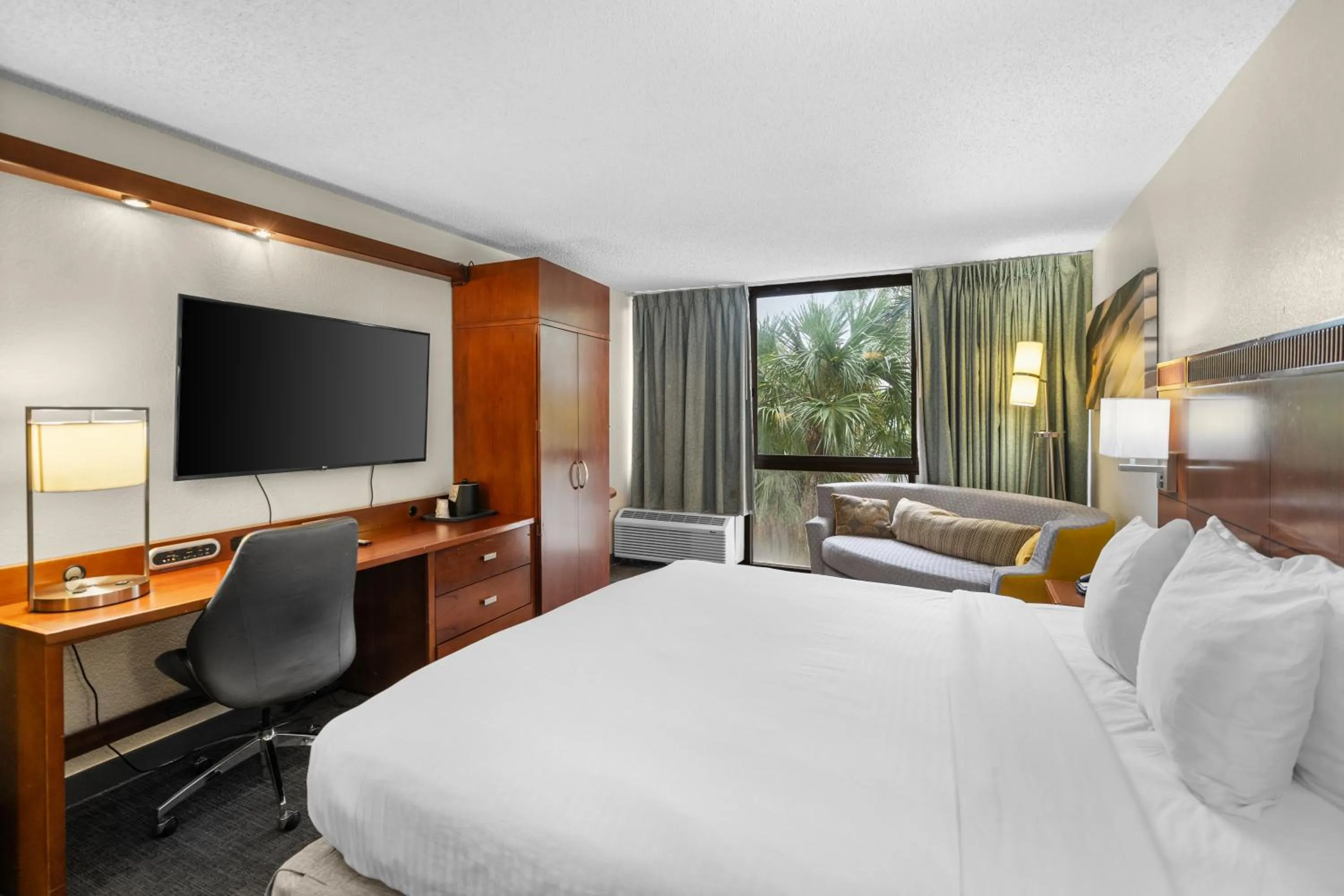 Bed in 88 Palms Hotel & Event Center