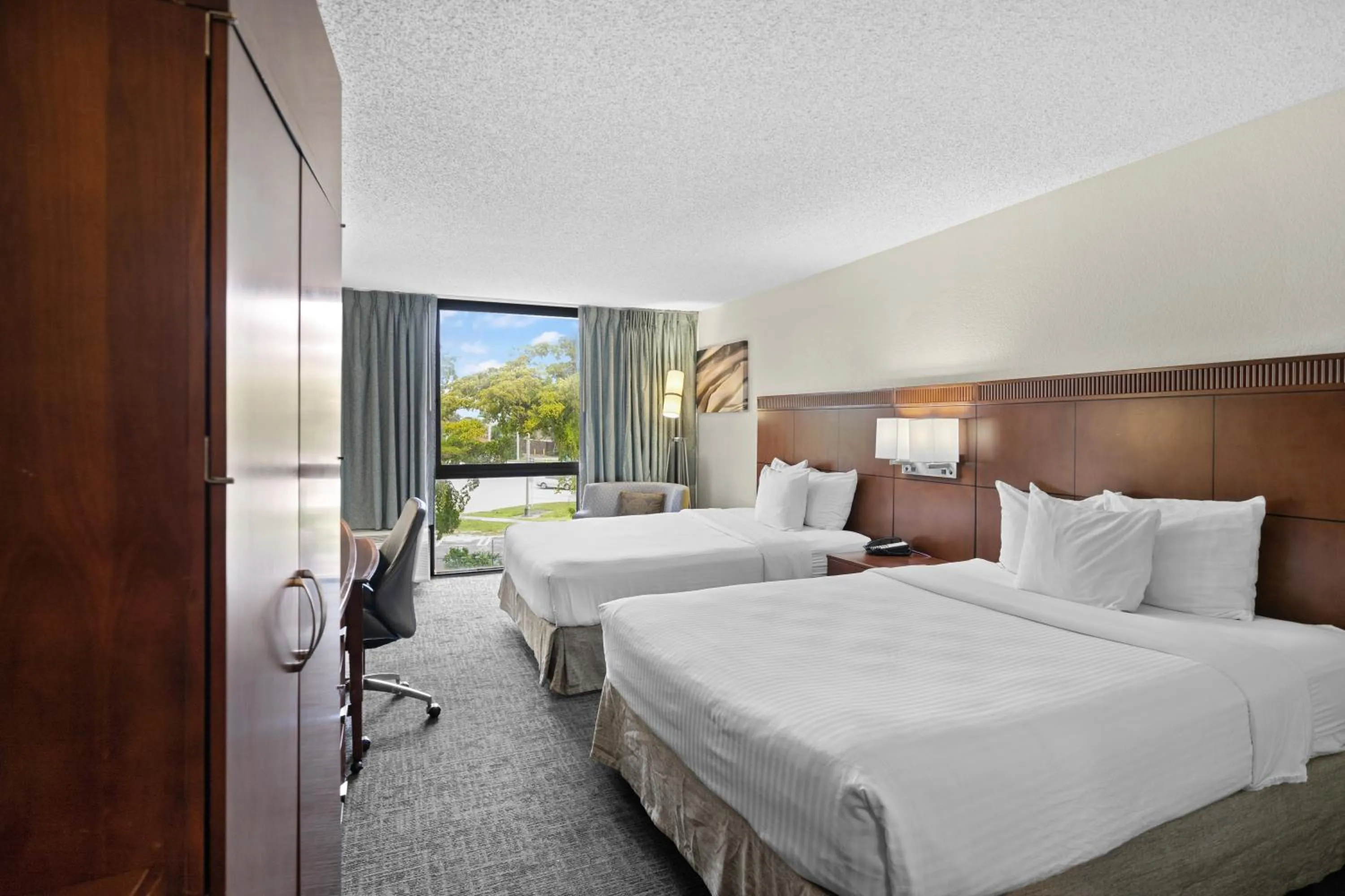 Bed in 88 Palms Hotel & Event Center