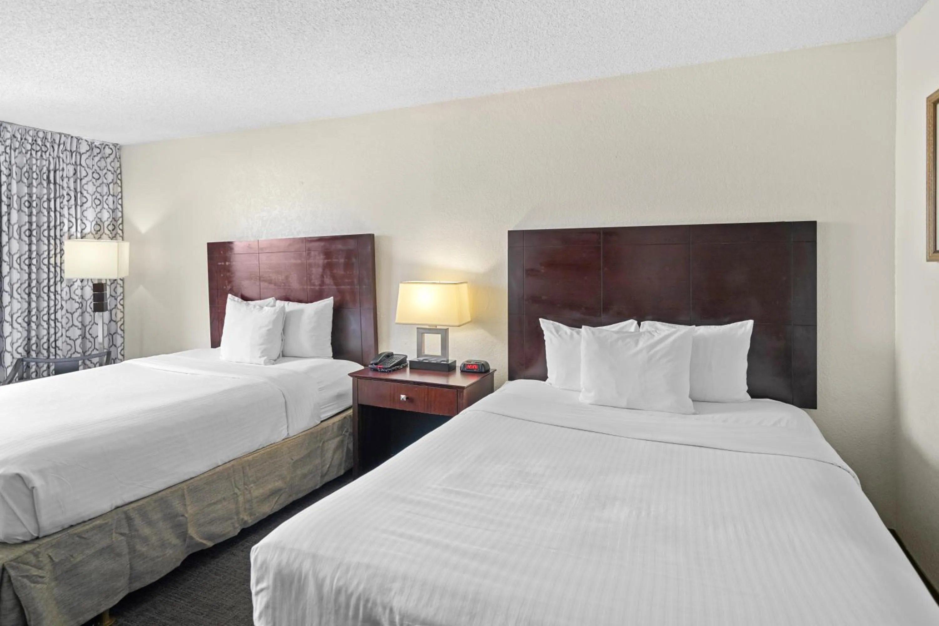 Bed in 88 Palms Hotel & Event Center