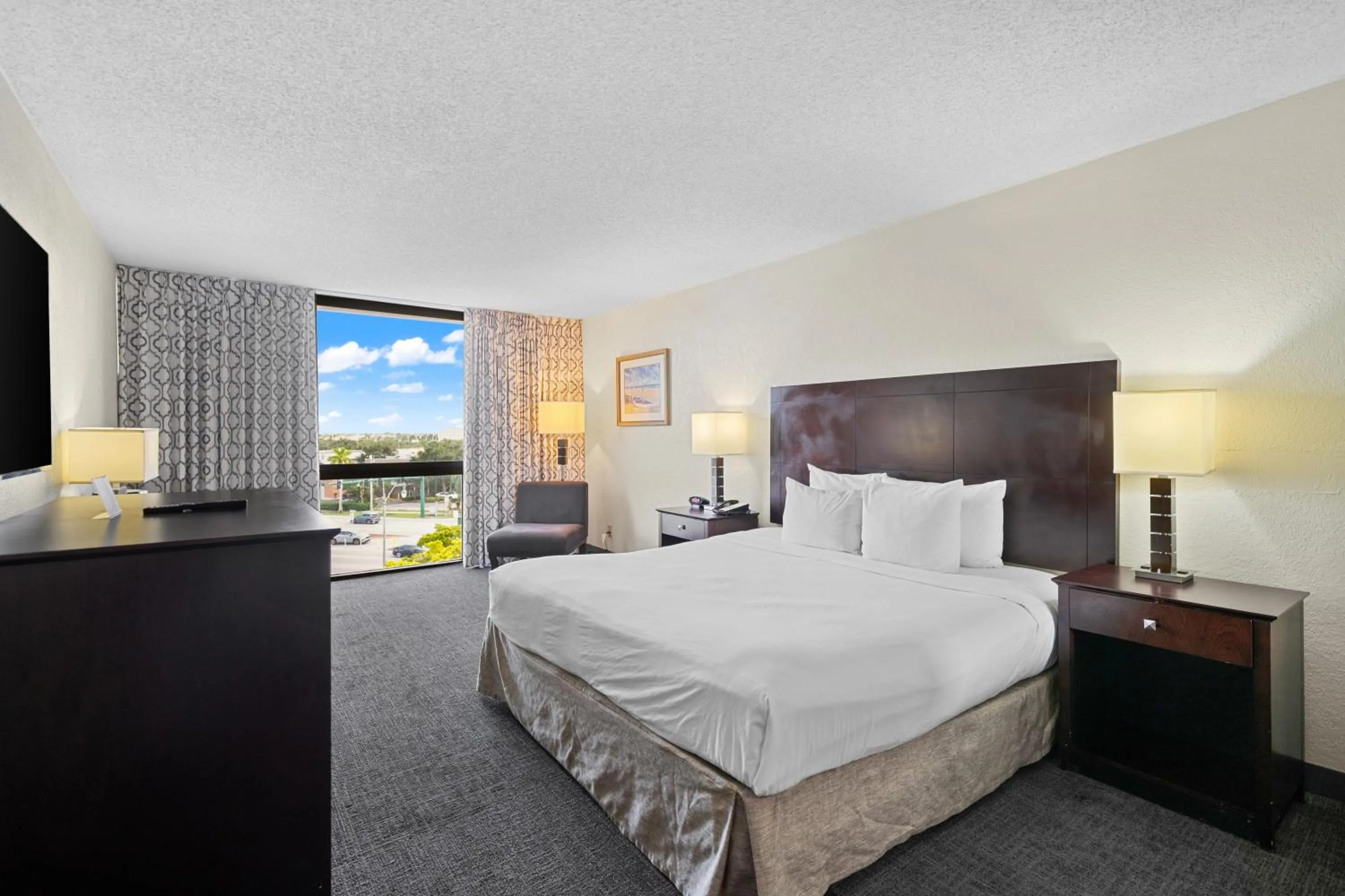 Bed in 88 Palms Hotel & Event Center