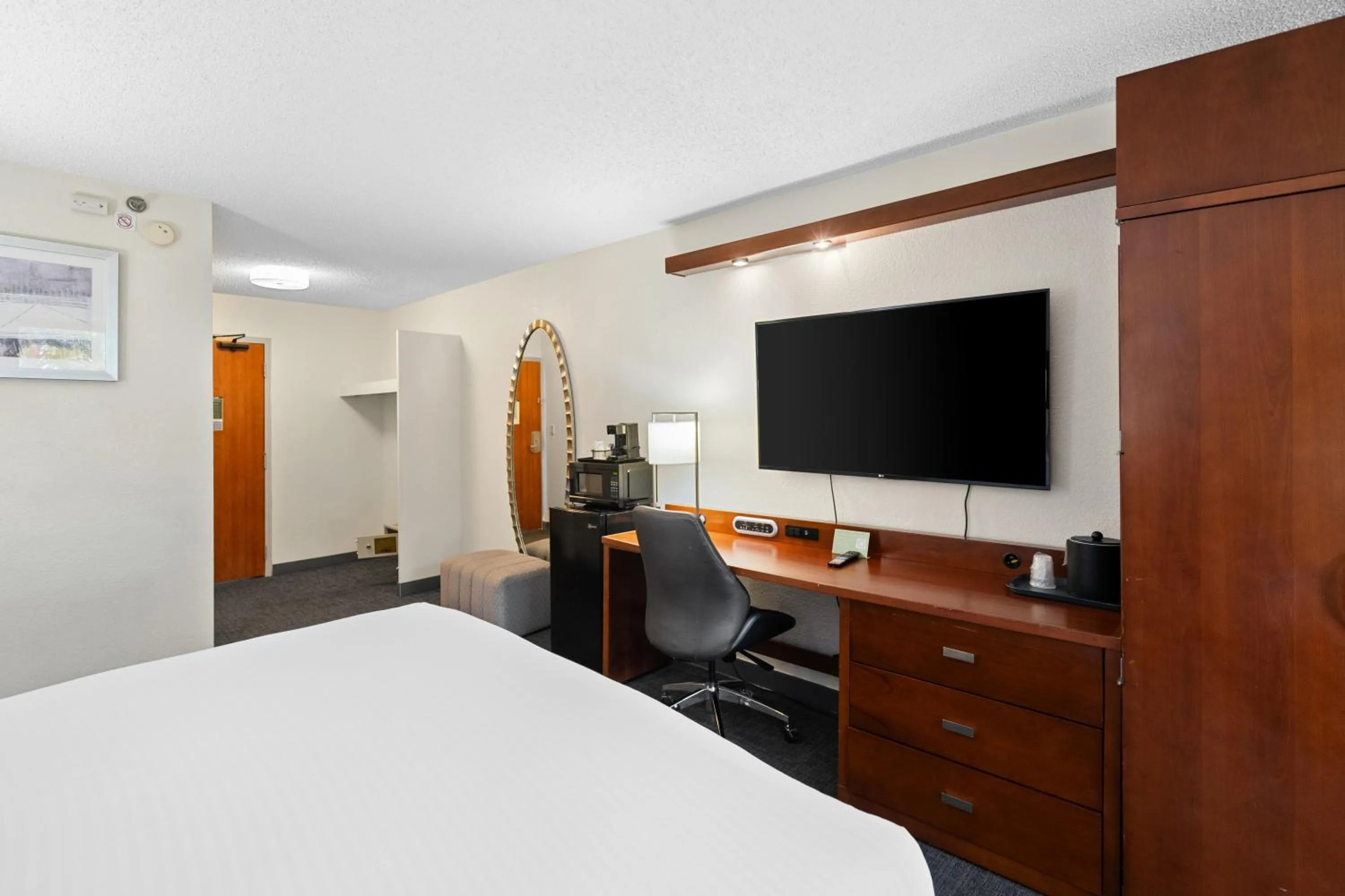 Bed in 88 Palms Hotel & Event Center