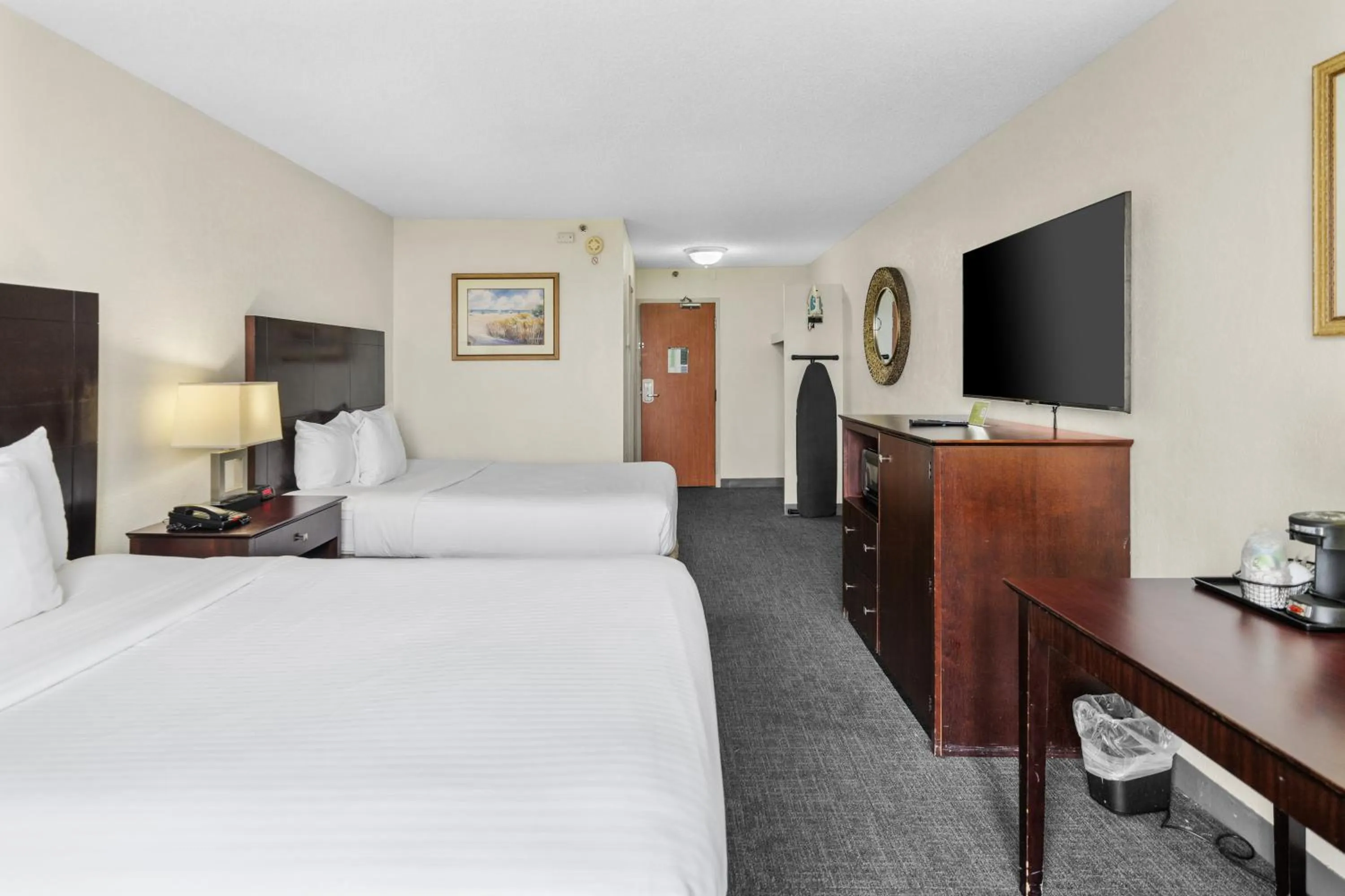 Bed in 88 Palms Hotel & Event Center