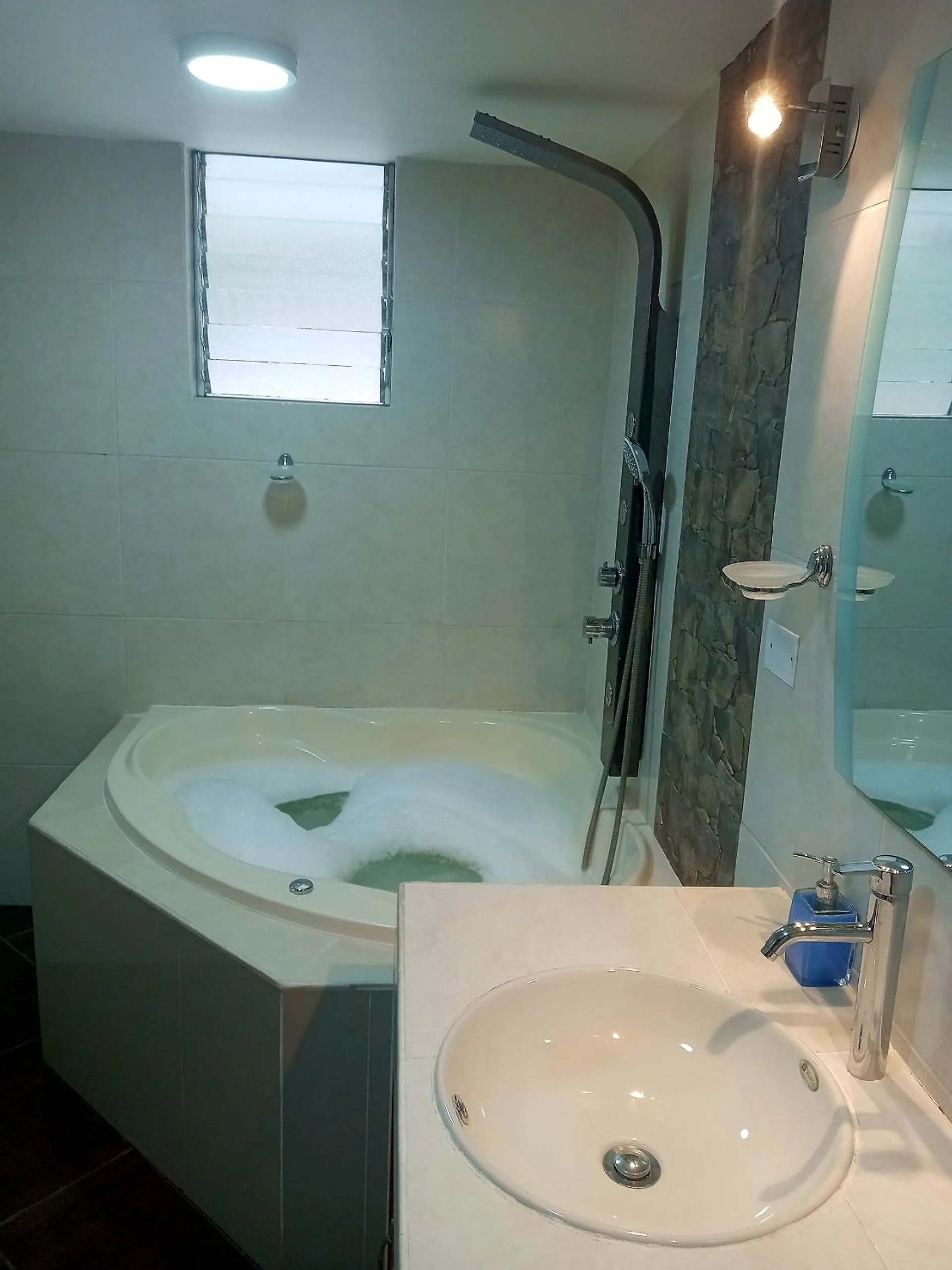 Shower in Raymi Inn MachuPicchu