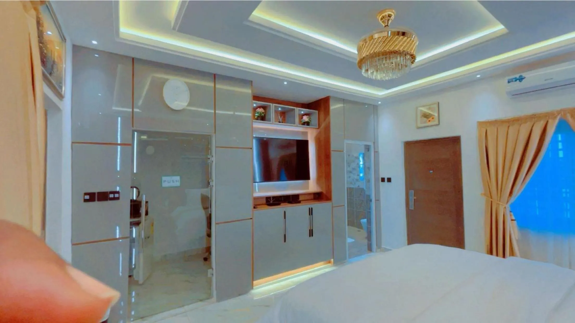 Bed in Kamara Lakeview Hotel