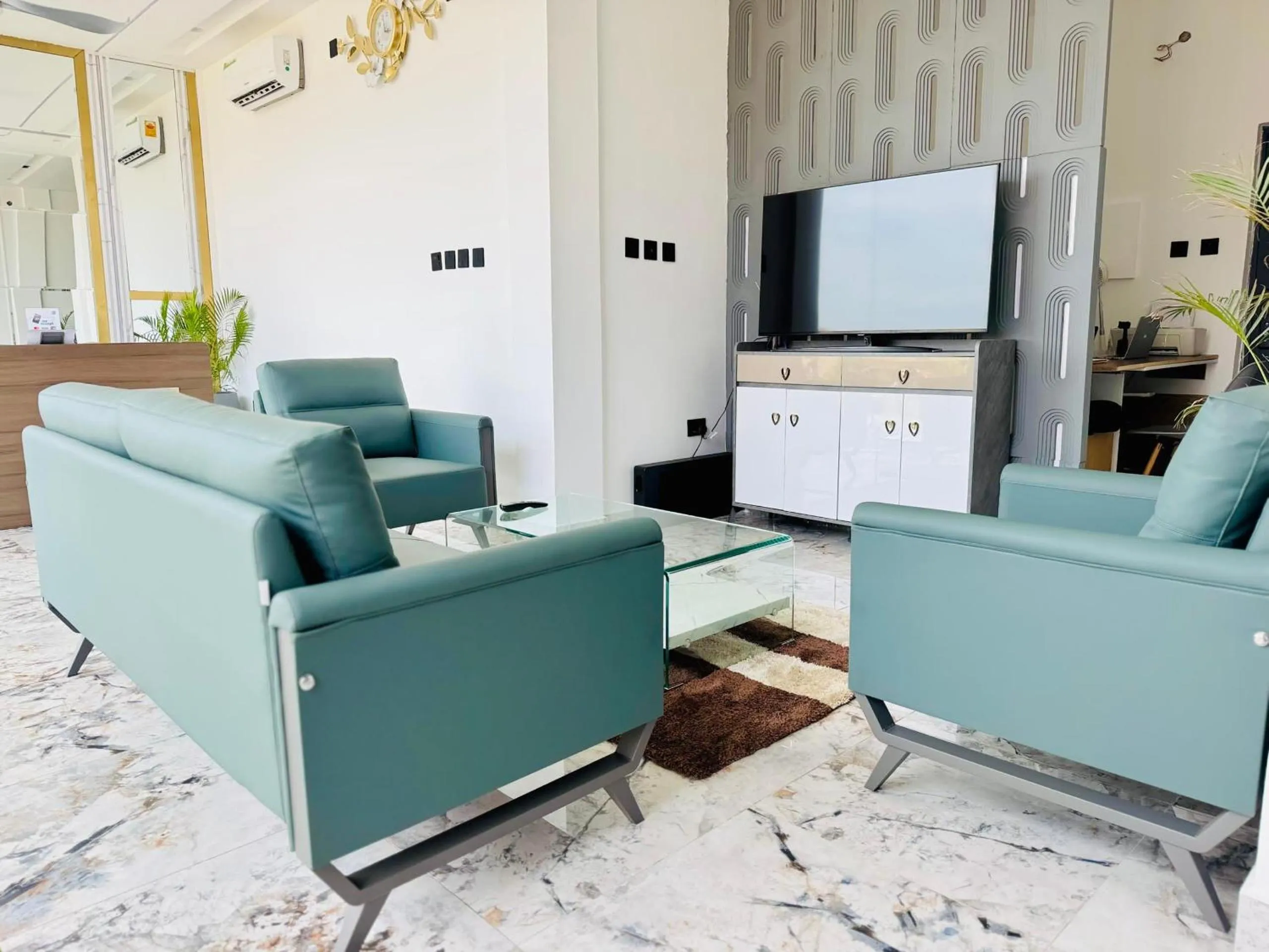 Kamara Lakeview Hotel