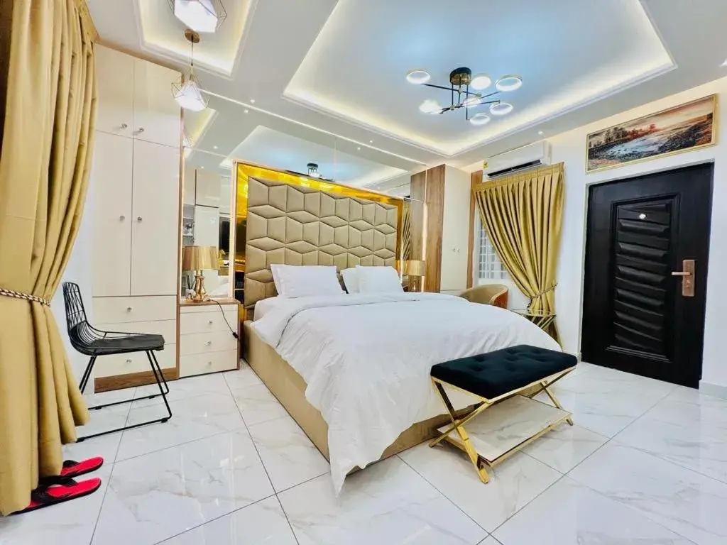 King Room - single occupancy in Kamara Lakeview Hotel King Room - single occupancy in Kamara Lakeview Hotel