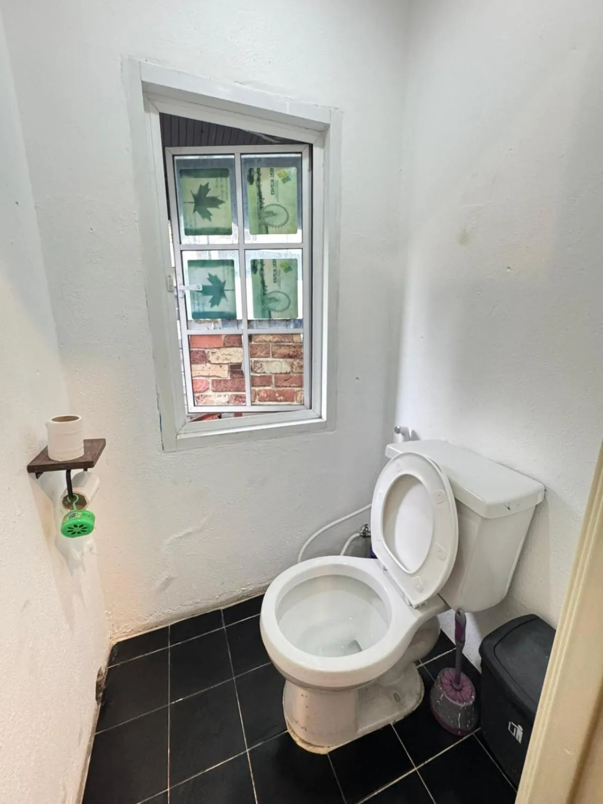 Toilet in Comfy Crib Hostel