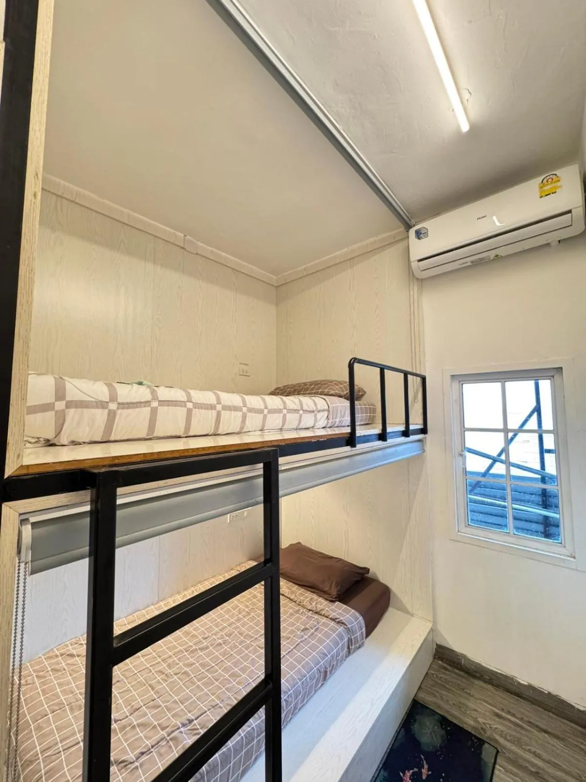 Bedroom, Bed in Comfy Crib Hostel