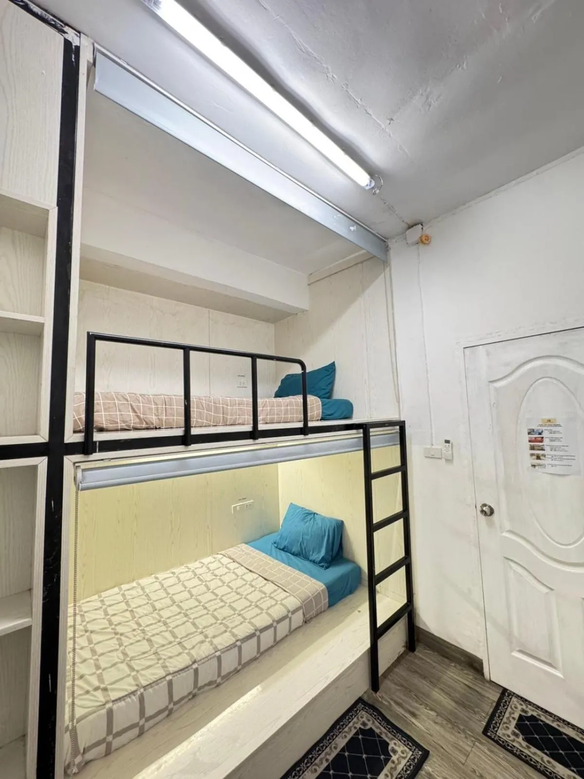 Bedroom, Bed in Comfy Crib Hostel