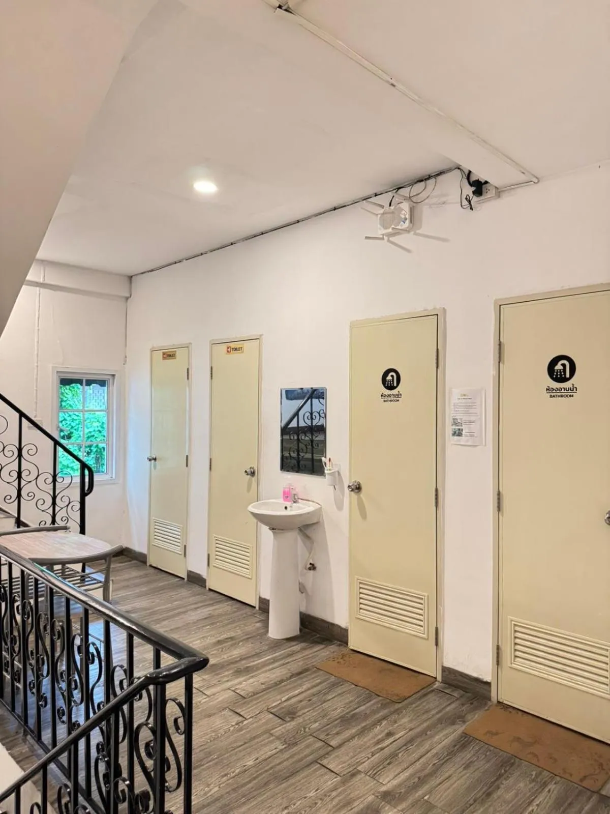 Public Bath in Comfy Crib Hostel