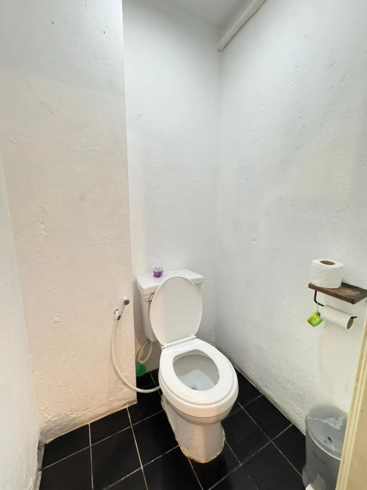 Toilet in Comfy Crib Hostel