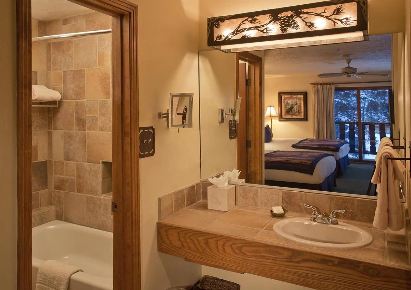 Bathroom, Bed in Alpine Village Suites