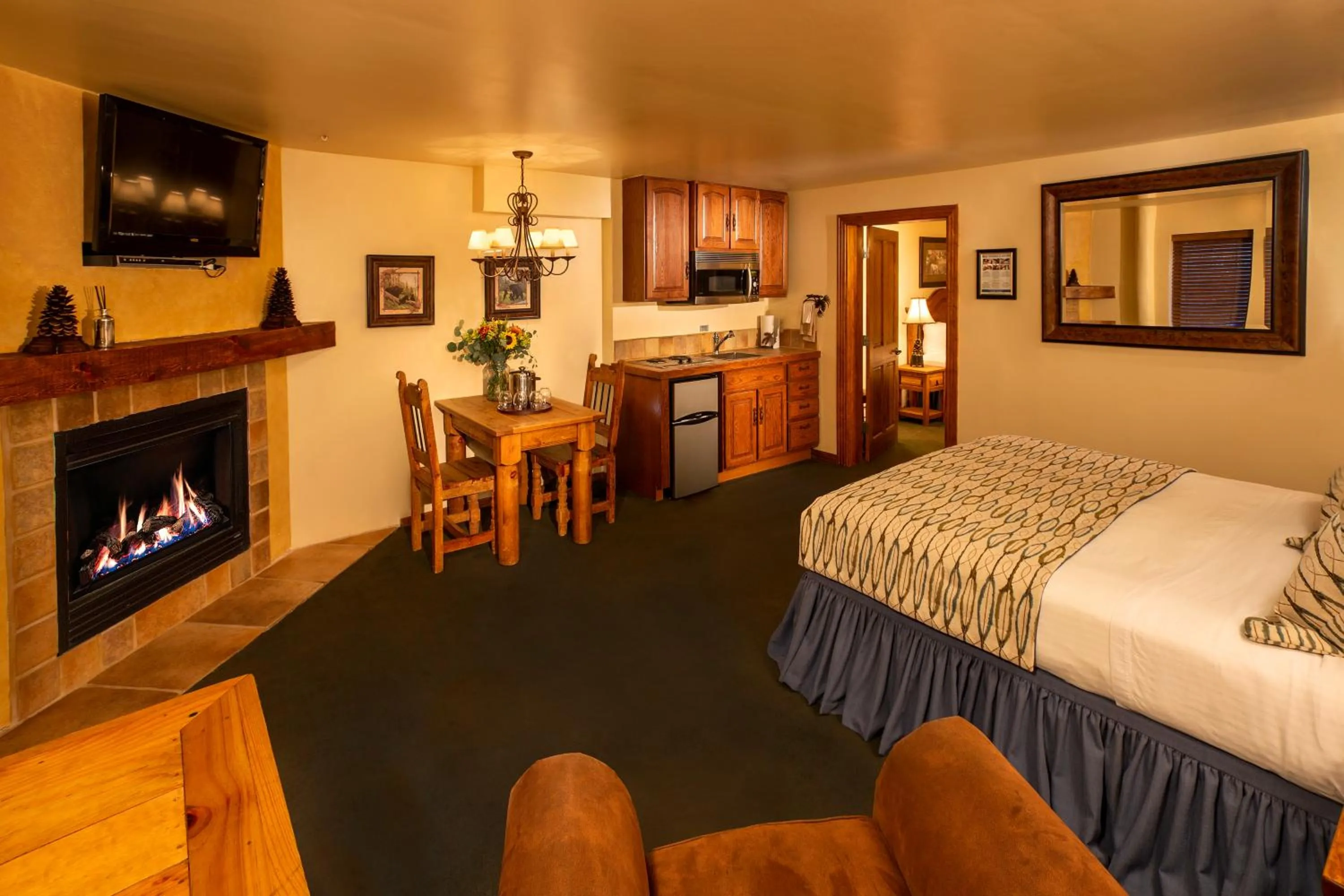 Bedroom, Bed in Alpine Village Suites