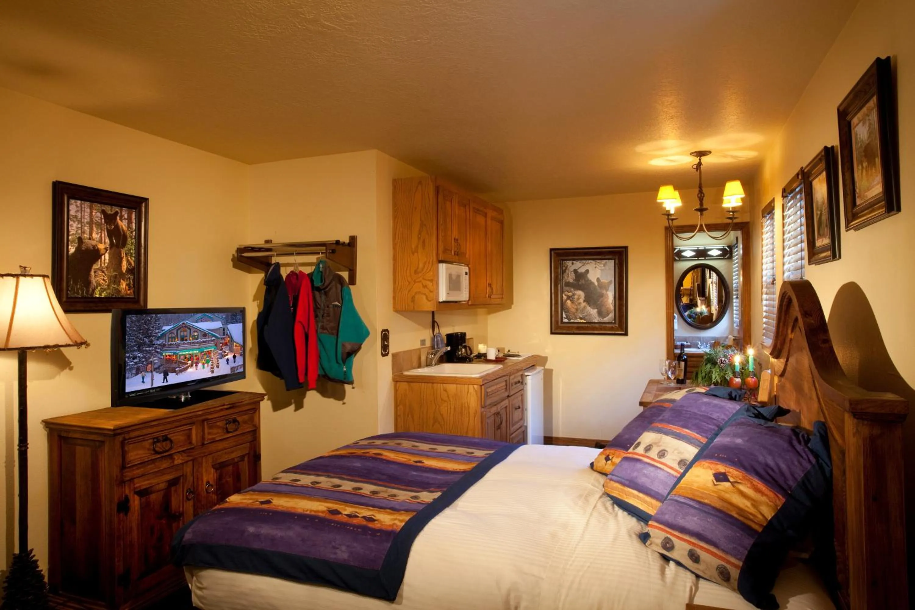 Photo of the whole room, Bed in Alpine Village Suites