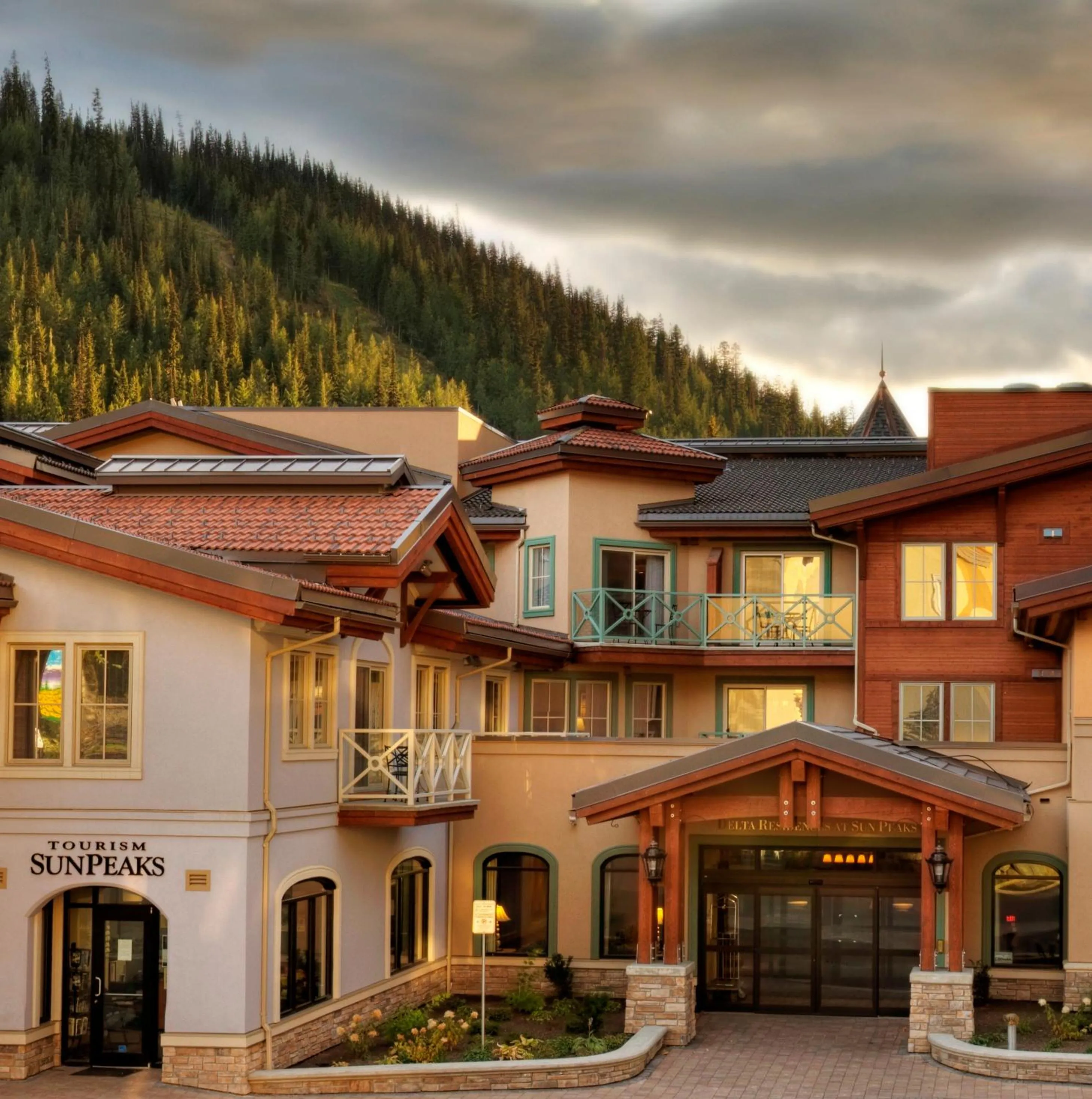 Facade/entrance in Residences at the Sun Peaks Grand