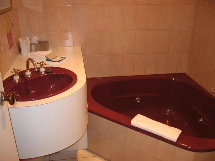 Barrass's John Bright Motor Inn