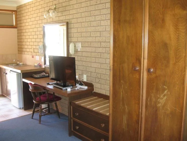 Barrass's John Bright Motor Inn