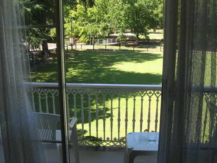 Barrass's John Bright Motor Inn