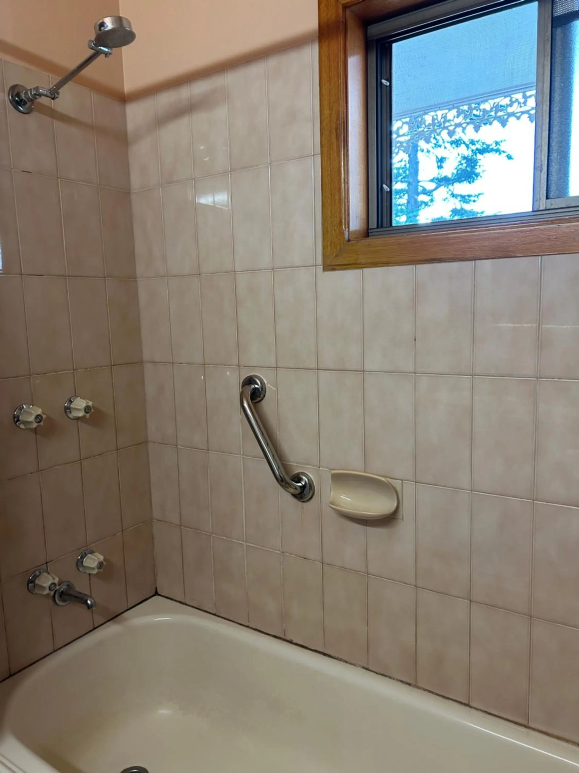 Barrass's John Bright Motor Inn