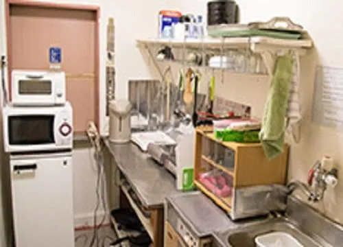 Communal kitchen in NOZARU ONSEN HOSTEL