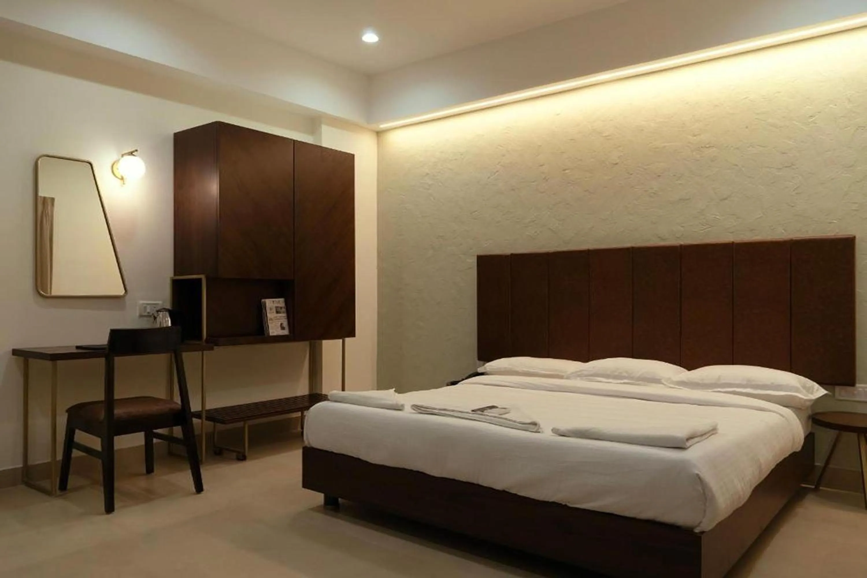 Bedroom in Flora Pavillion Near Global Hospital Perumbakkam