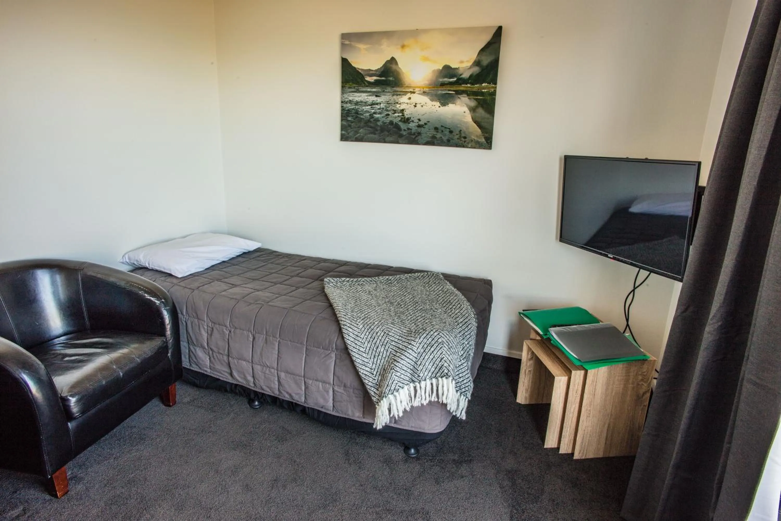 Bed in Kaka Point Motels