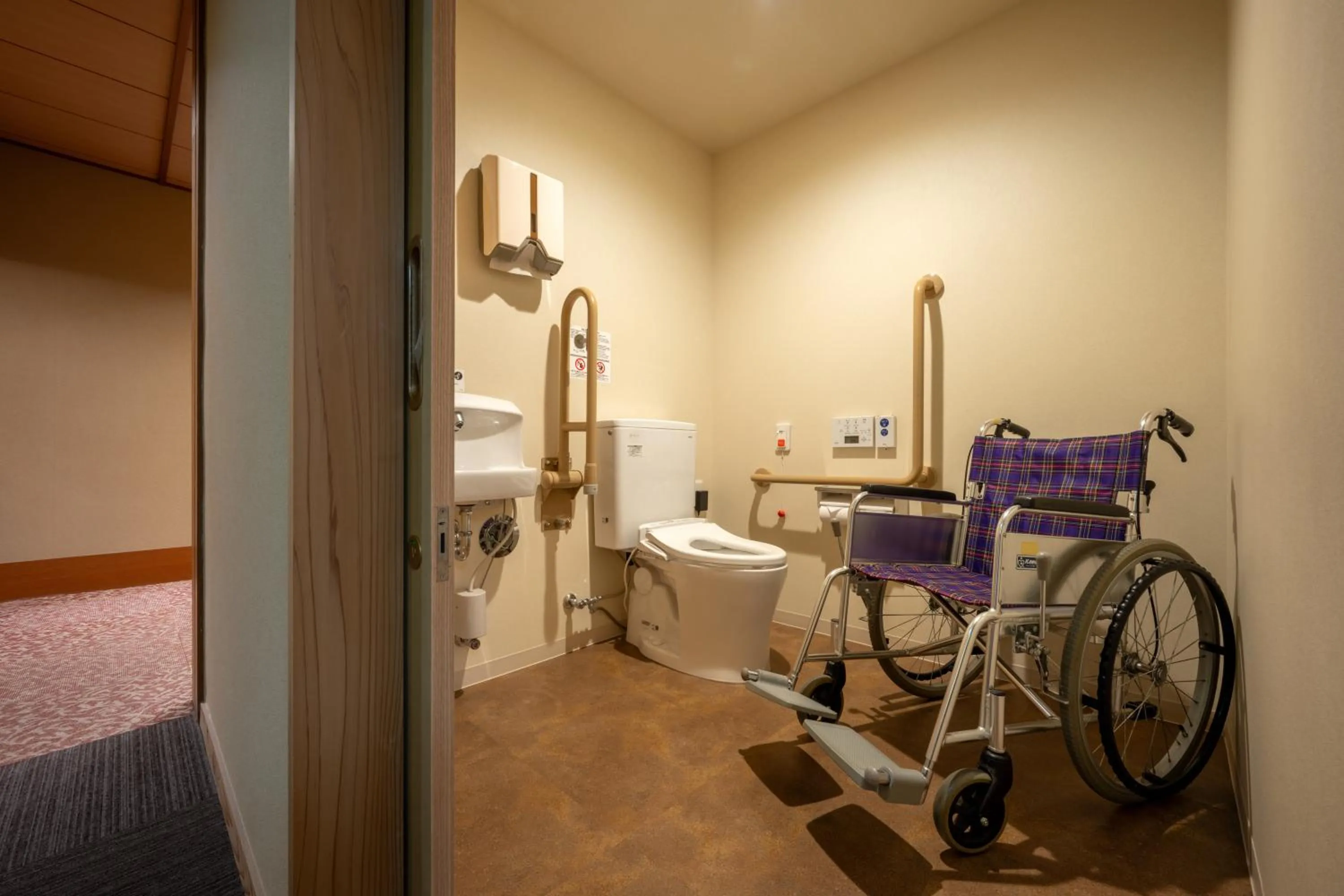 Facility for disabled guests in Kami no yama Azumaya