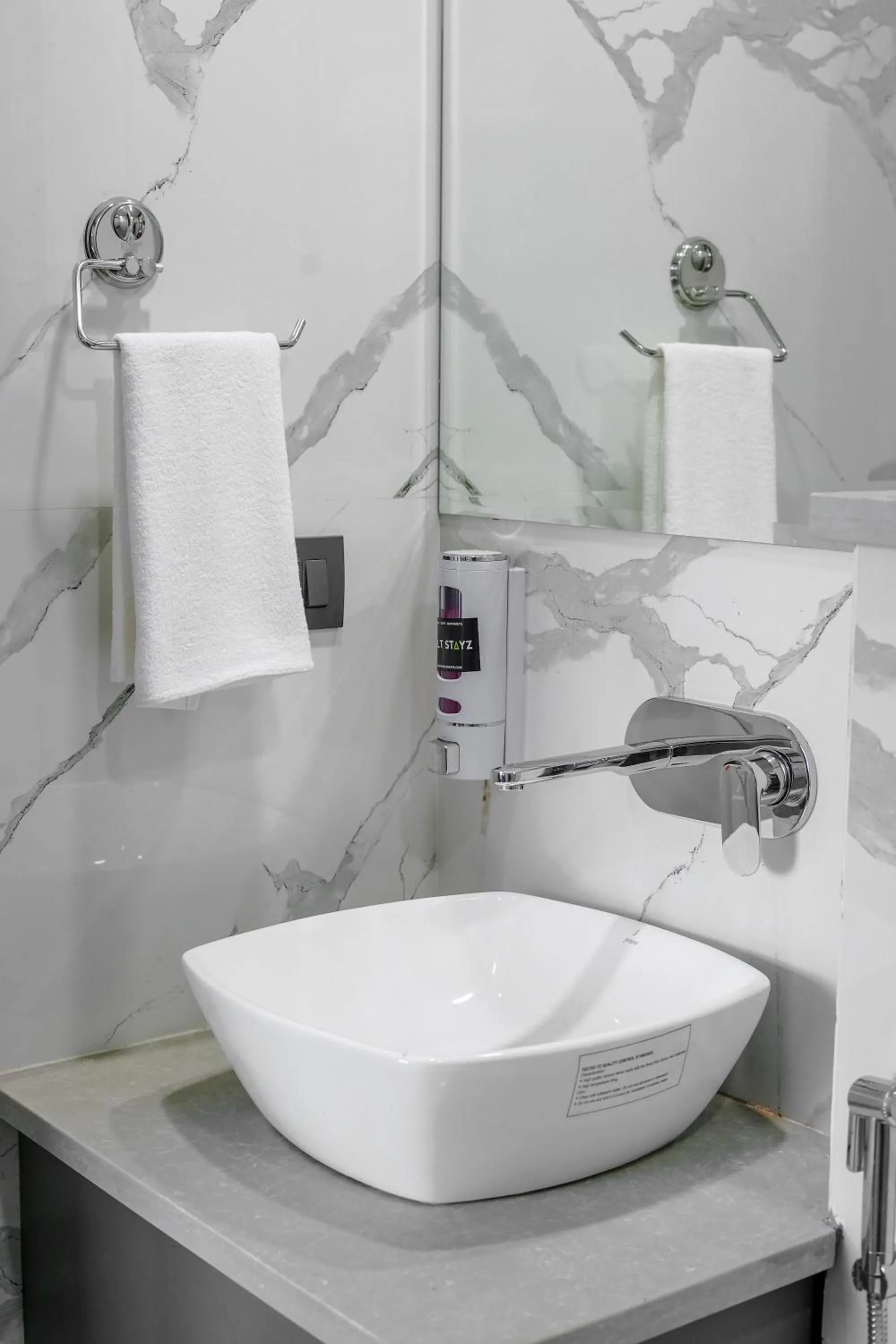 Shower in Saltstayz Select - Golf Course Road & Sector 57