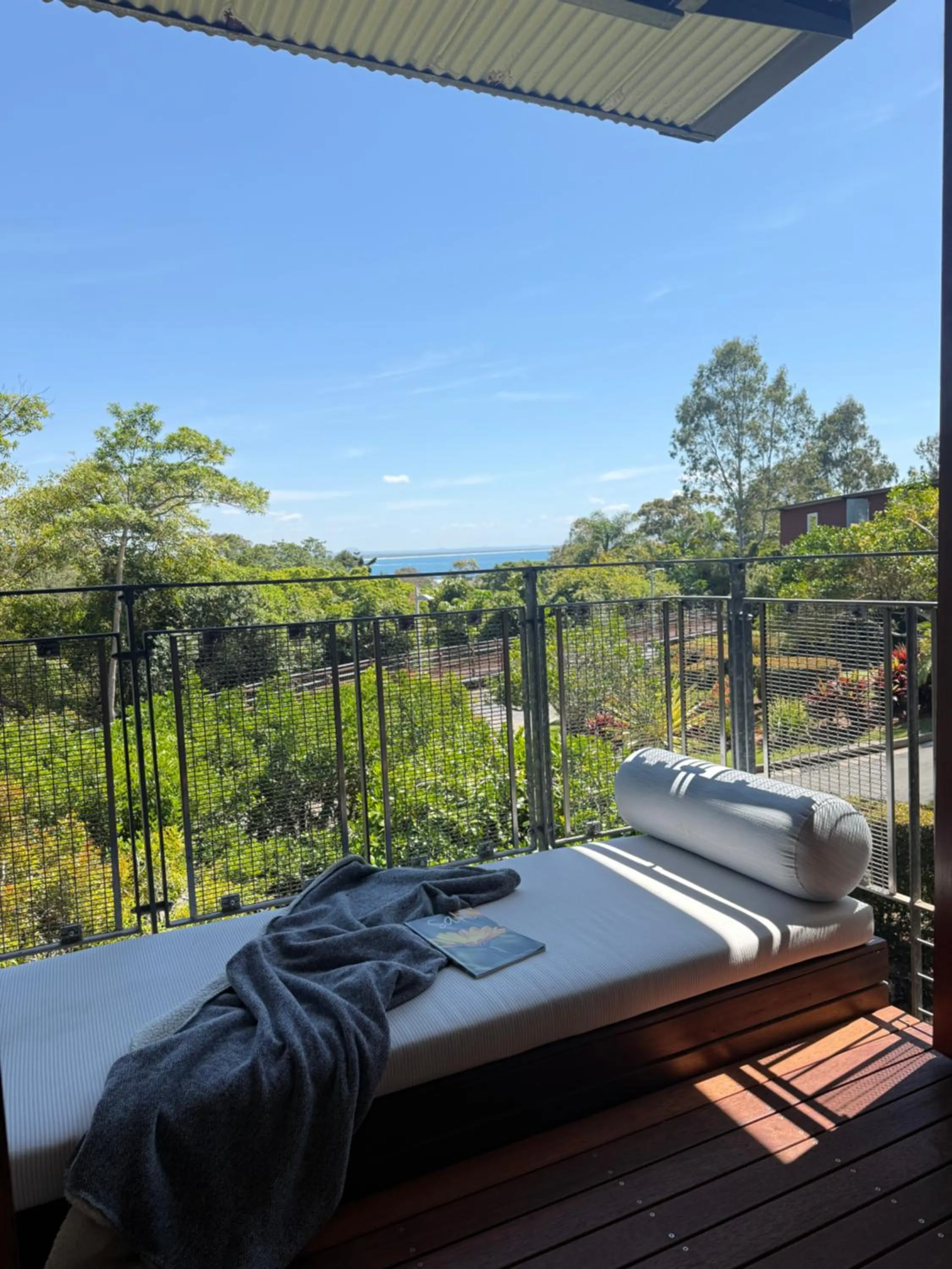 Balcony/Terrace, Bed in Noosa Residences
