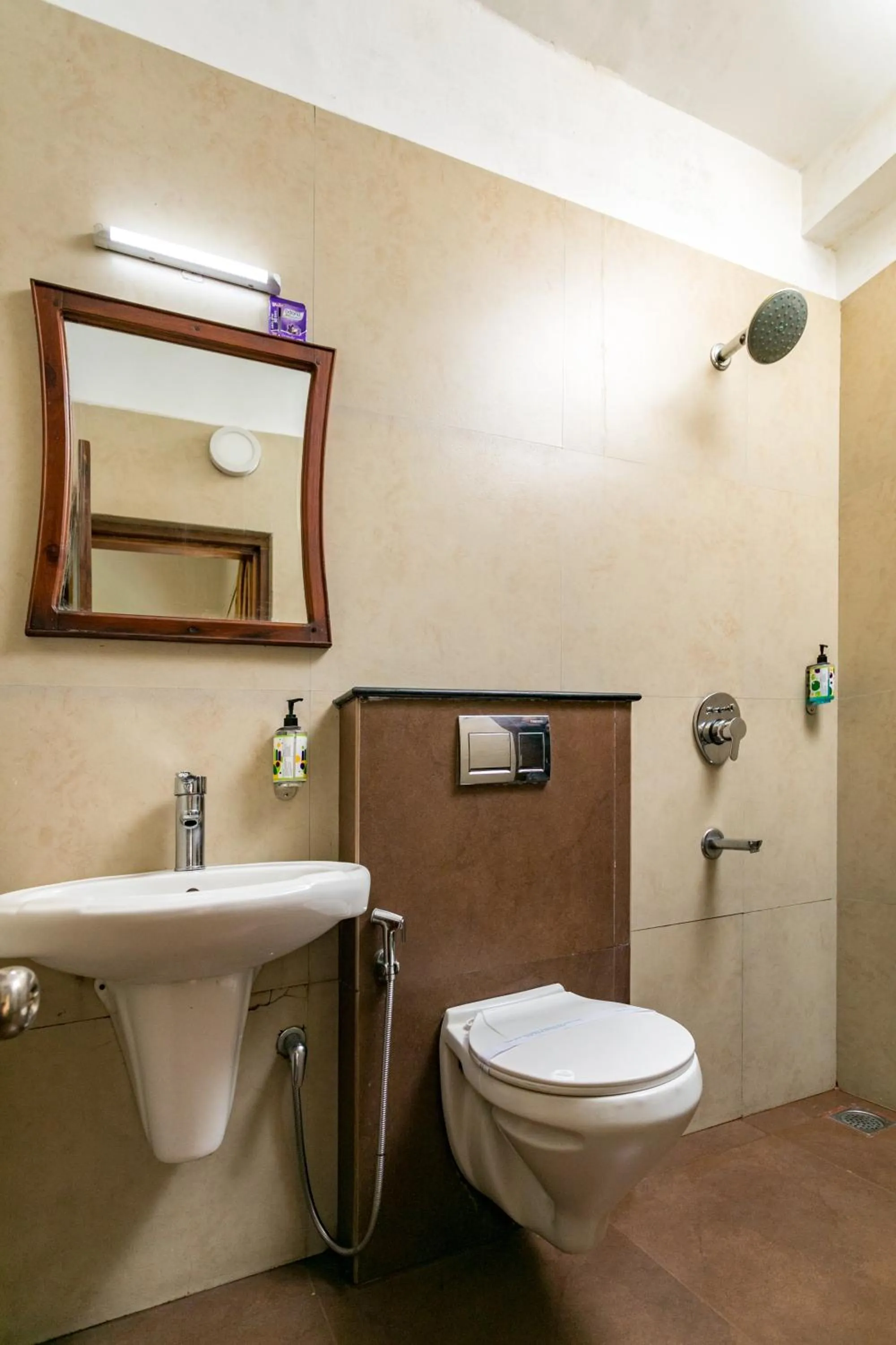 Shower in Le Celestium