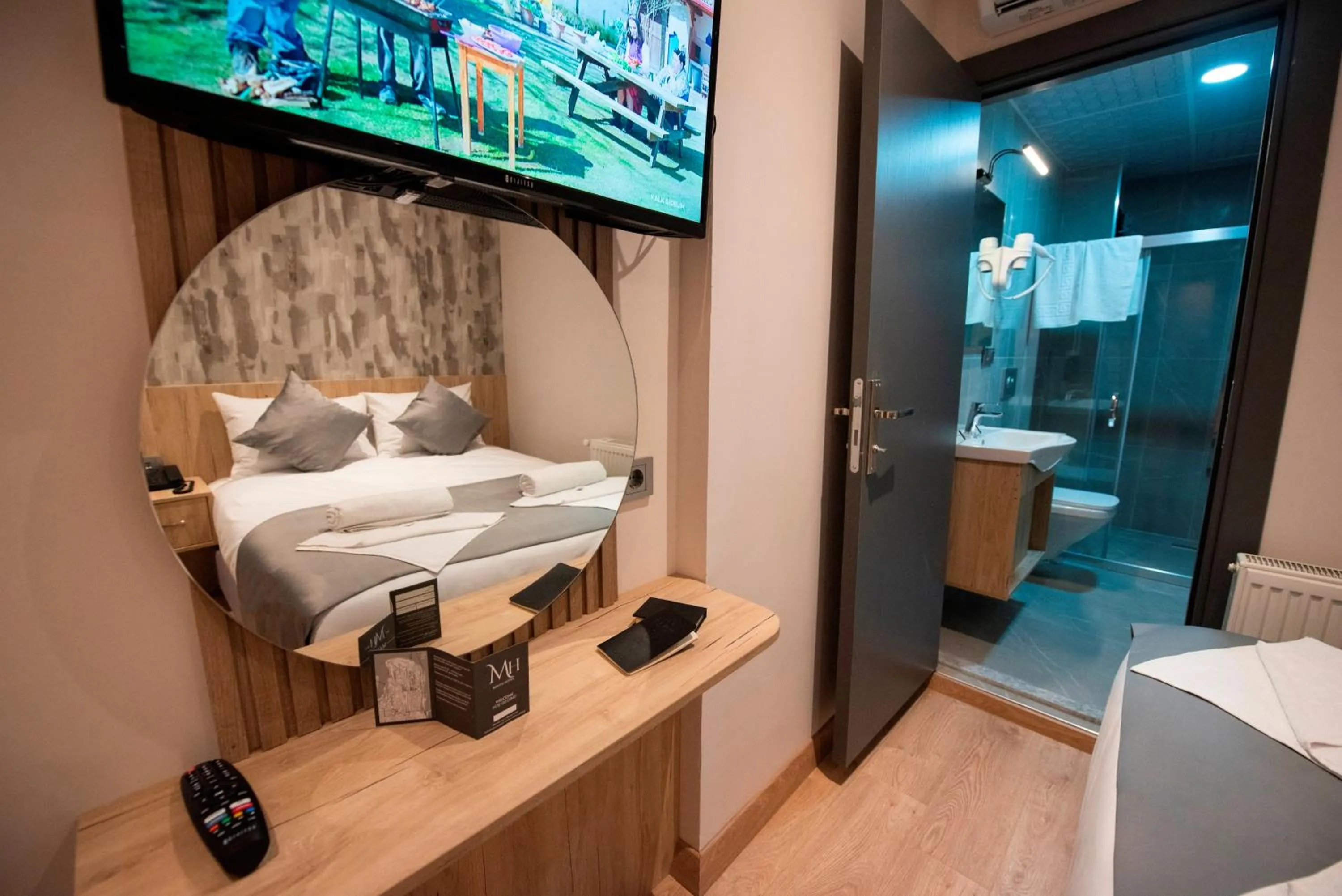 Shower in Mahya Hotel