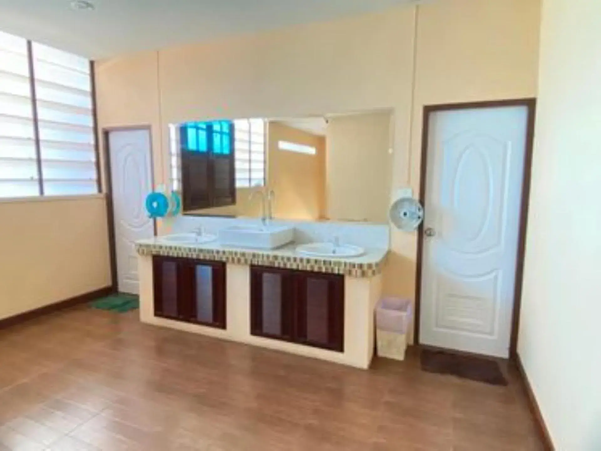 Standard Twin Room in Lotus Hostel Beach Koh Tao Standard Twin Room in Lotus Hostel Beach Koh Tao