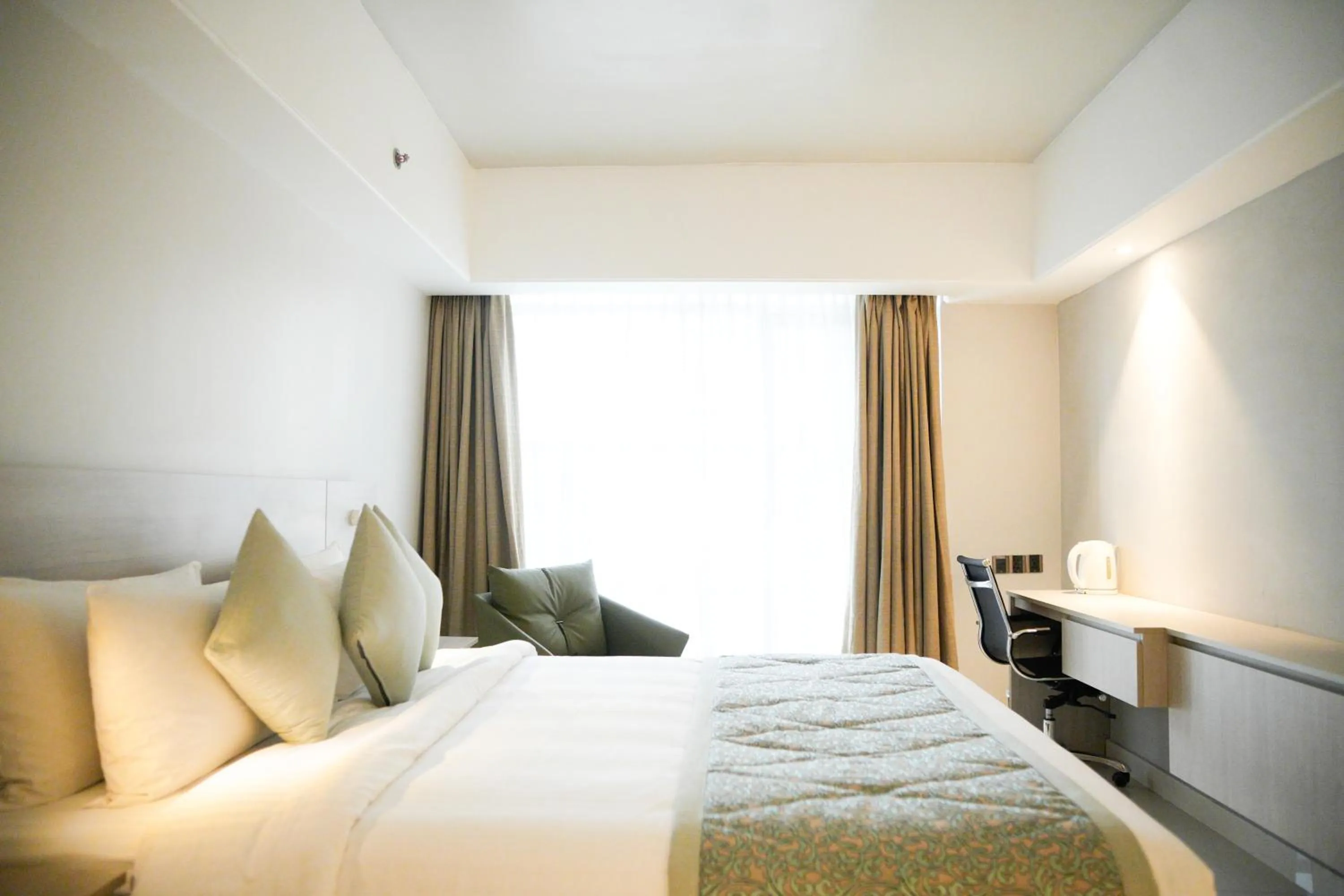 Bed in Lakeshore Heights