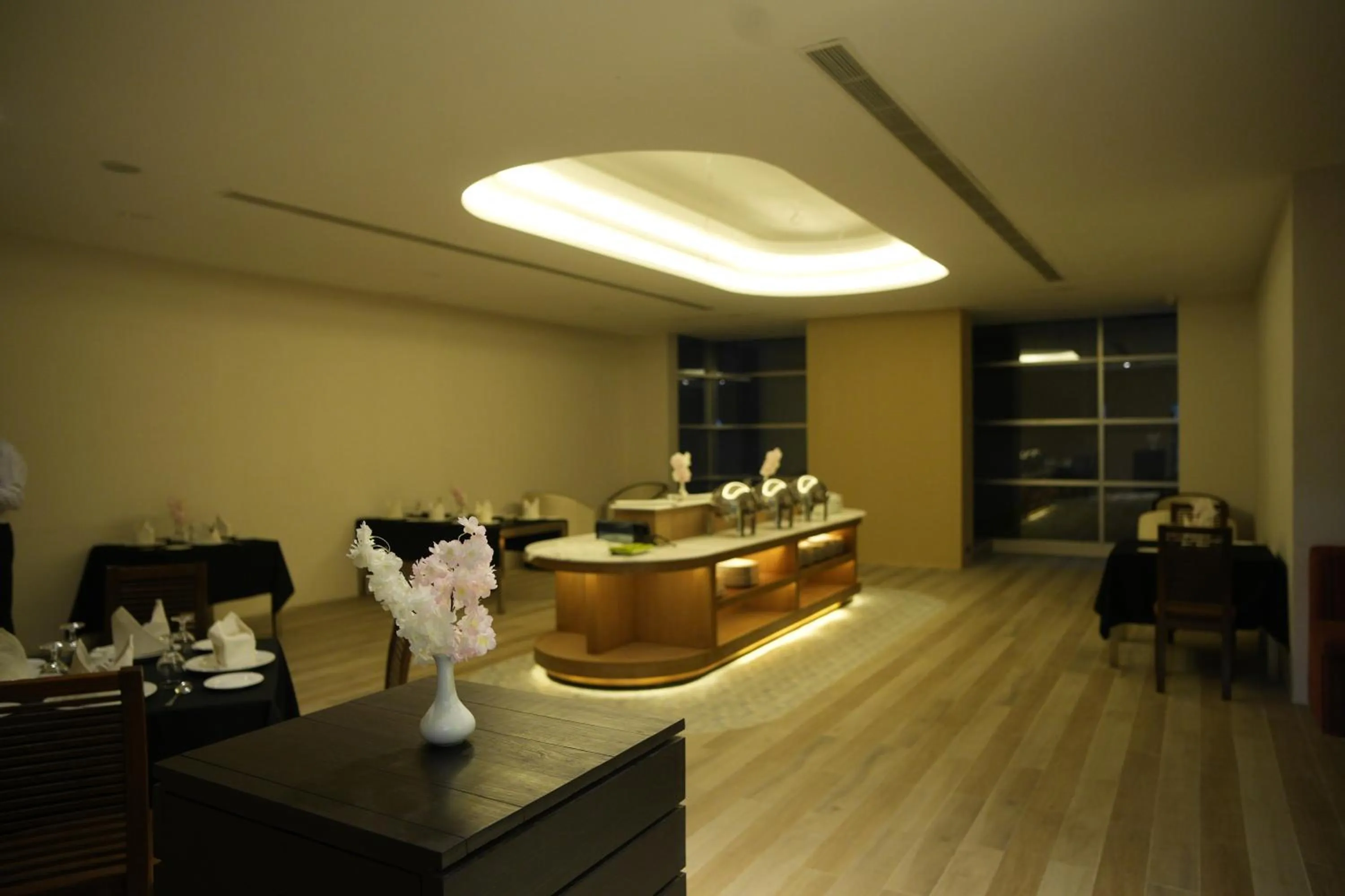 Restaurant/places to eat in Lakeshore Heights