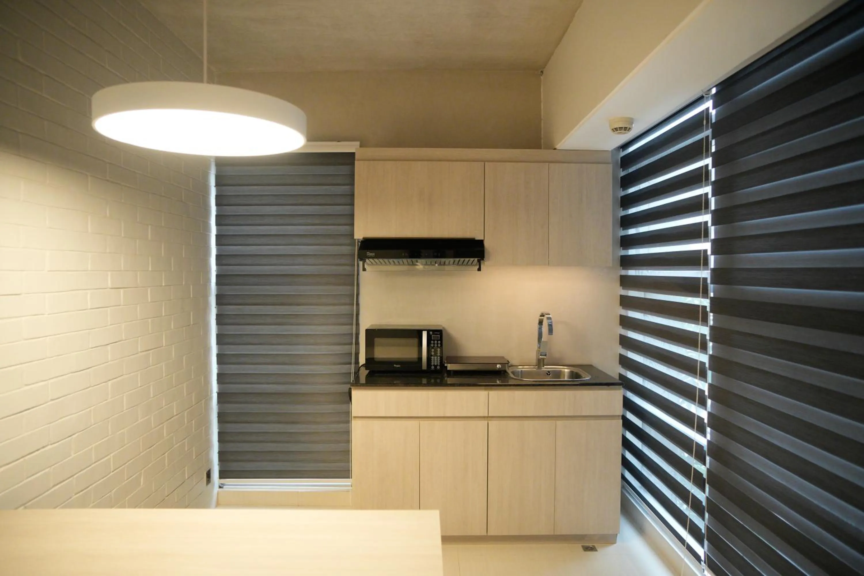 minibar in Lakeshore Heights