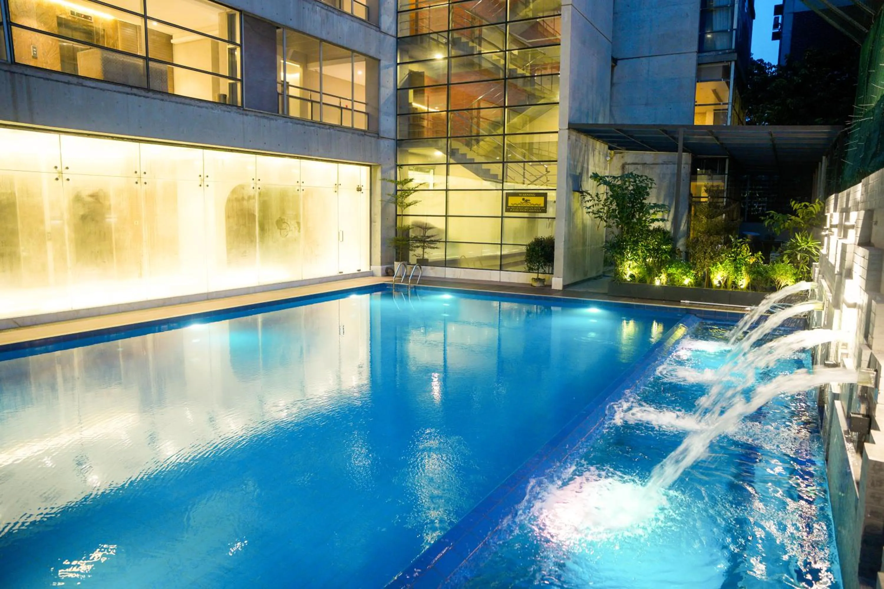 Swimming pool in Lakeshore Heights