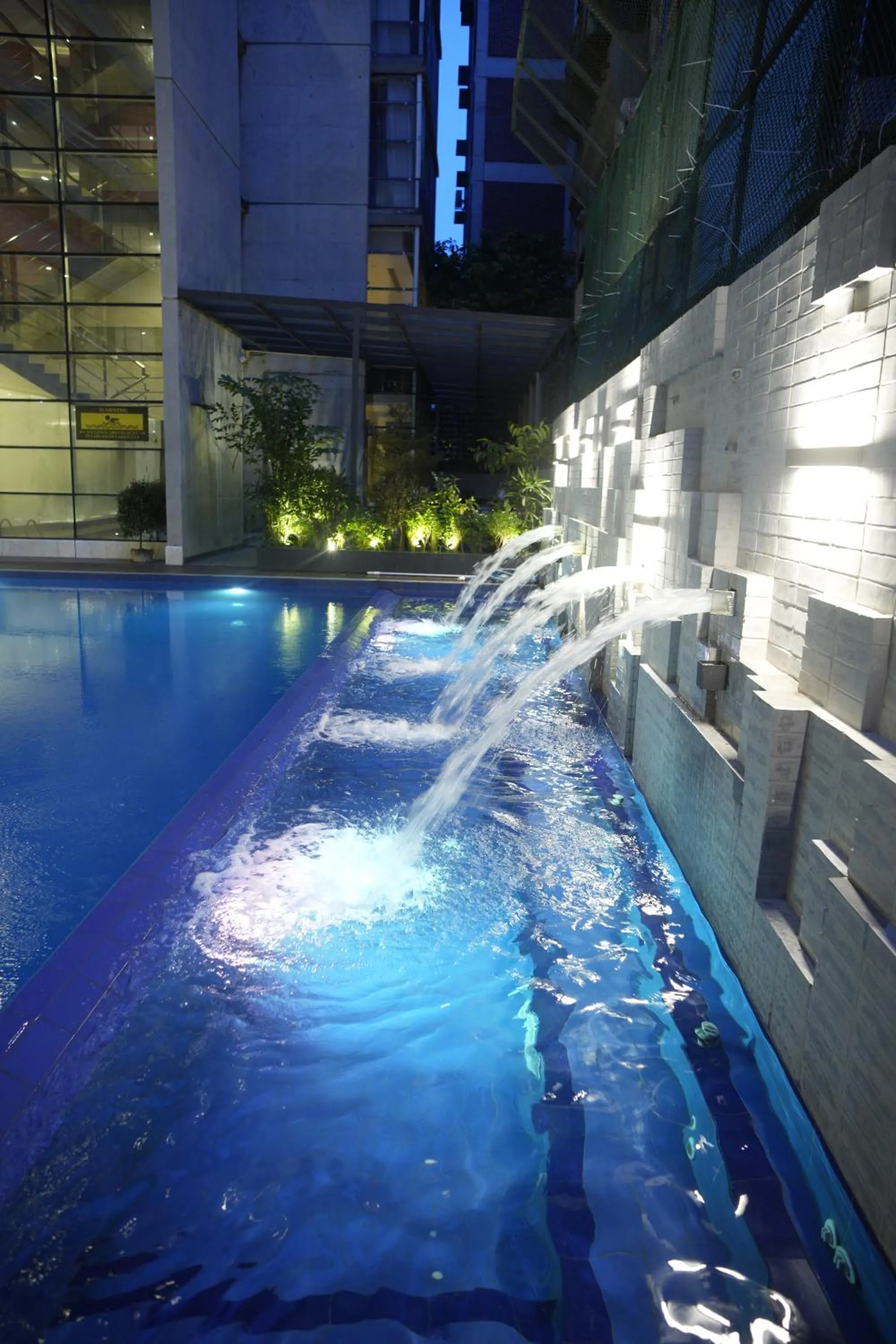 Swimming pool in Lakeshore Heights