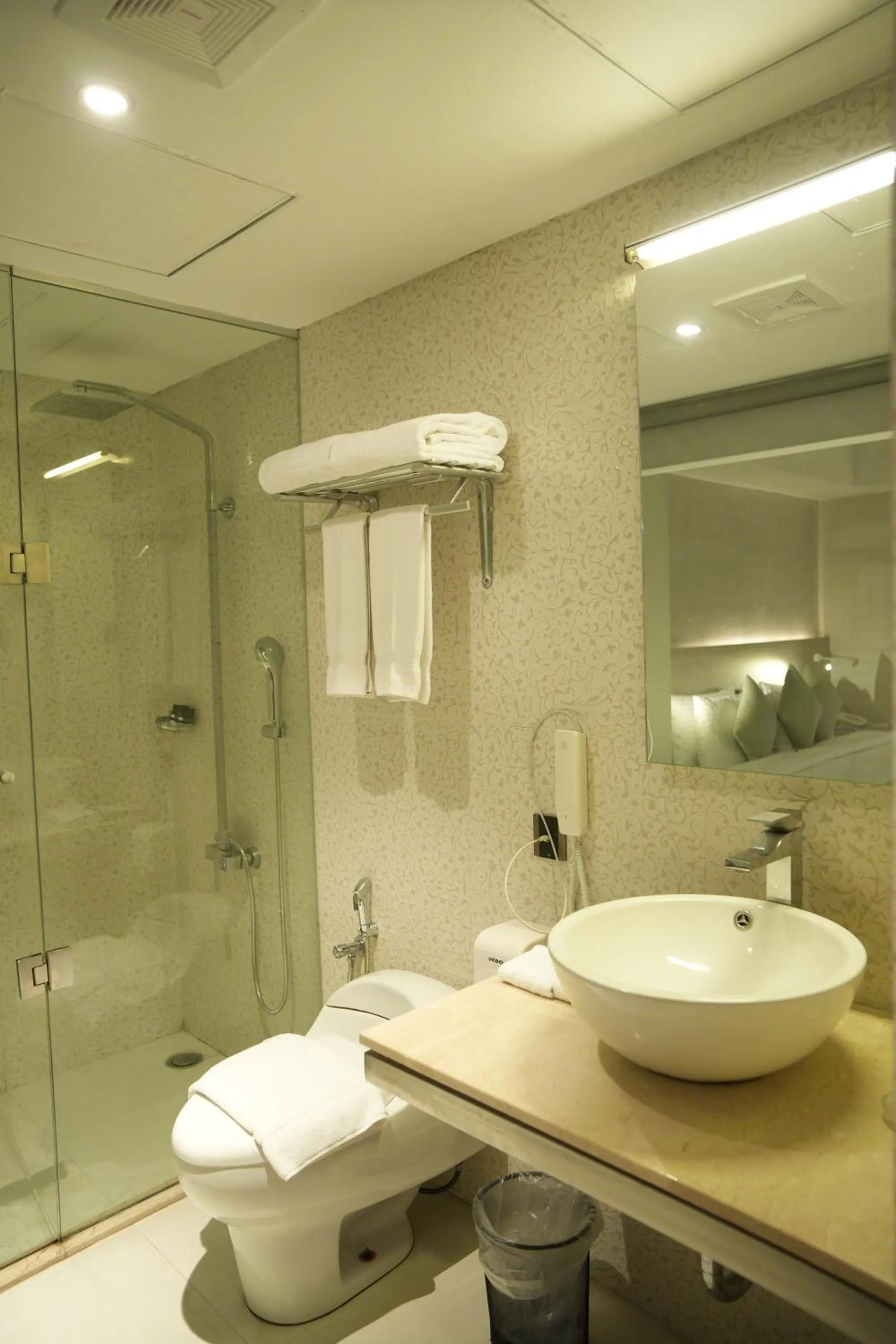 Shower in Lakeshore Heights