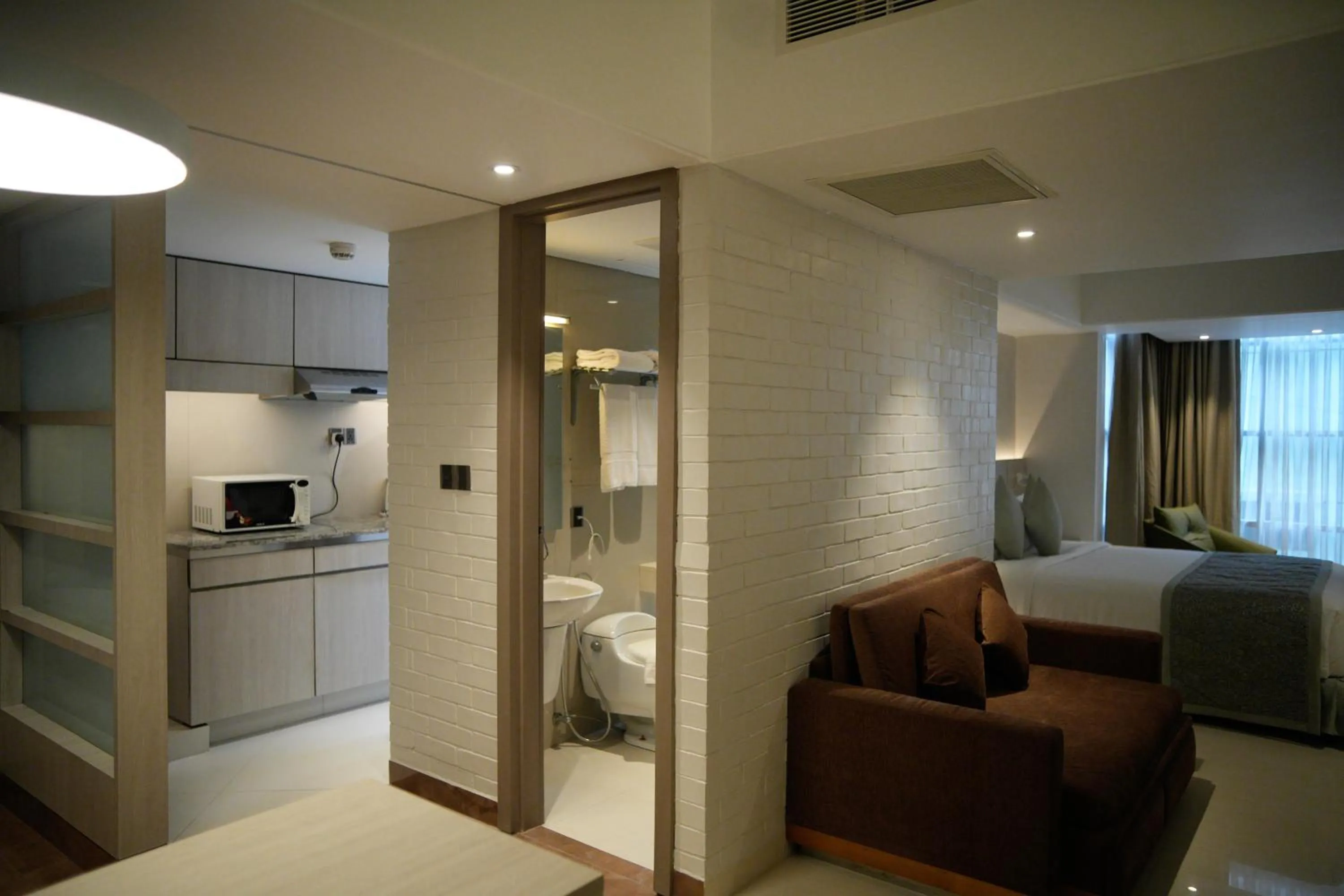 Bed in Lakeshore Heights