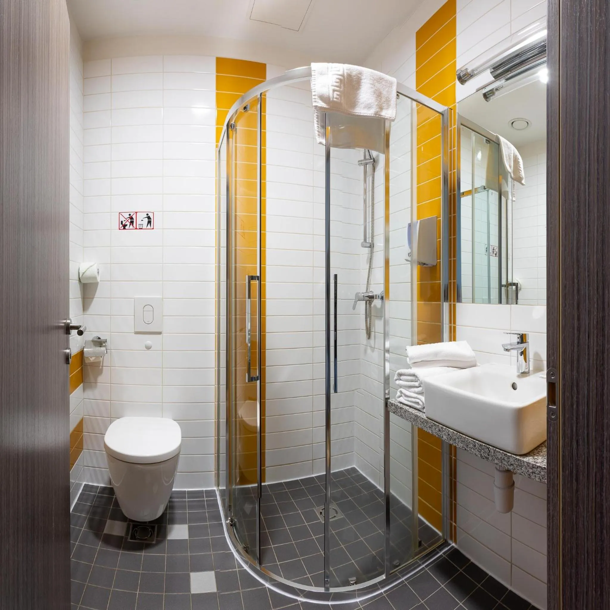 Shower in Algiro Hotel