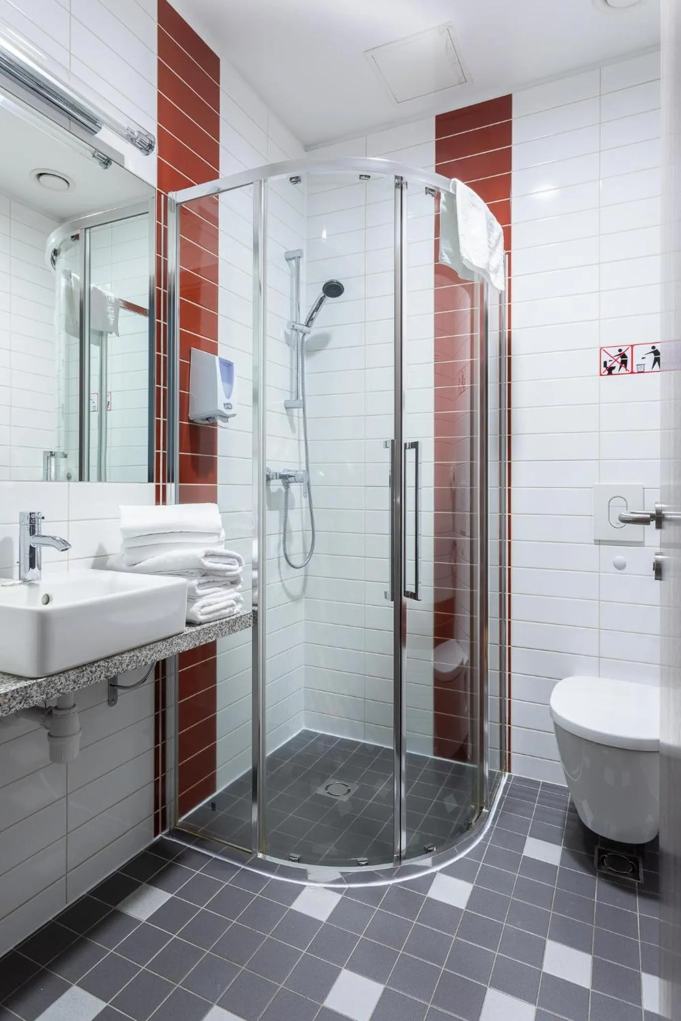 Shower in Algiro Hotel