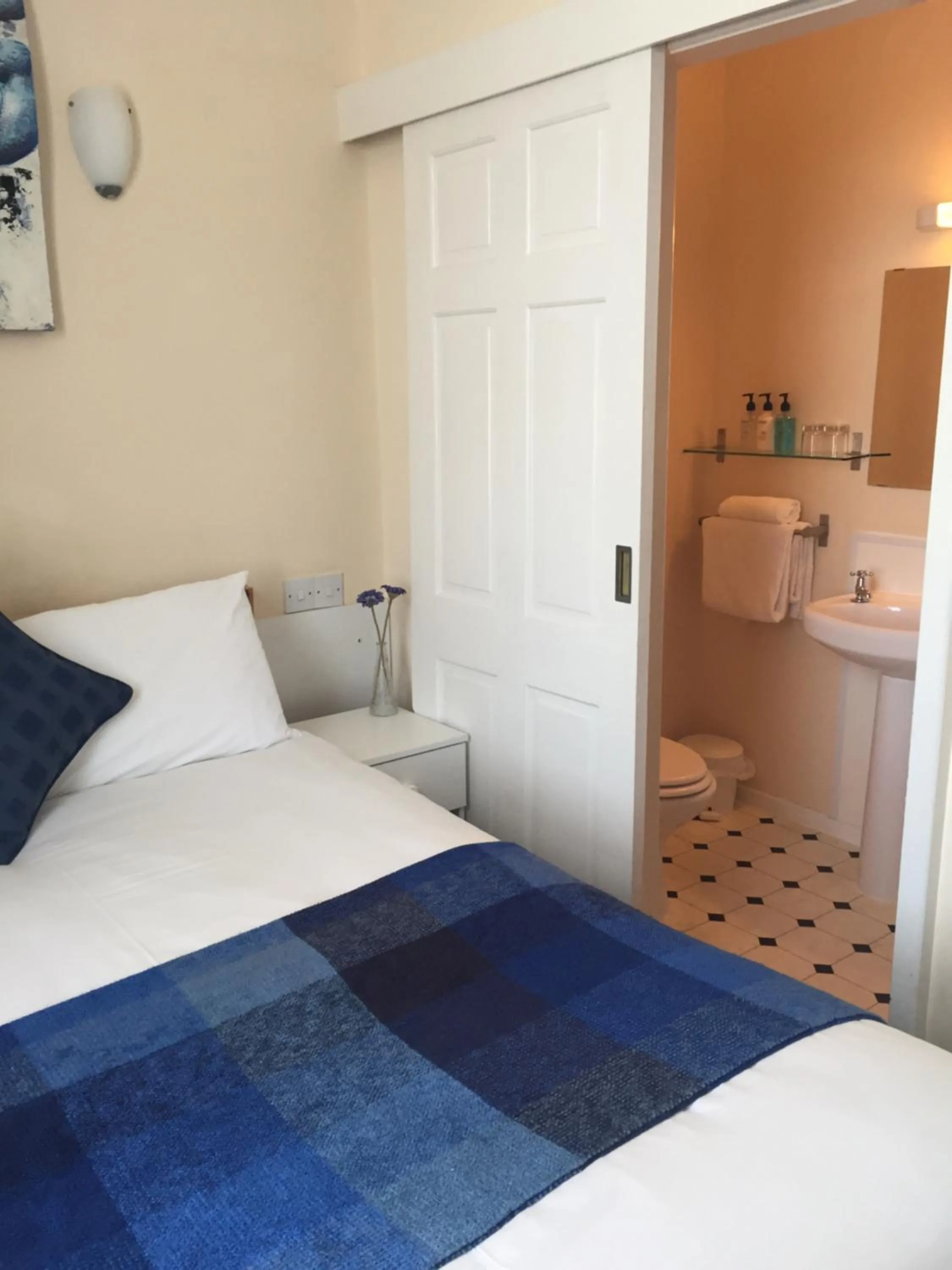 Bedroom, Bed in Marlow Lodge