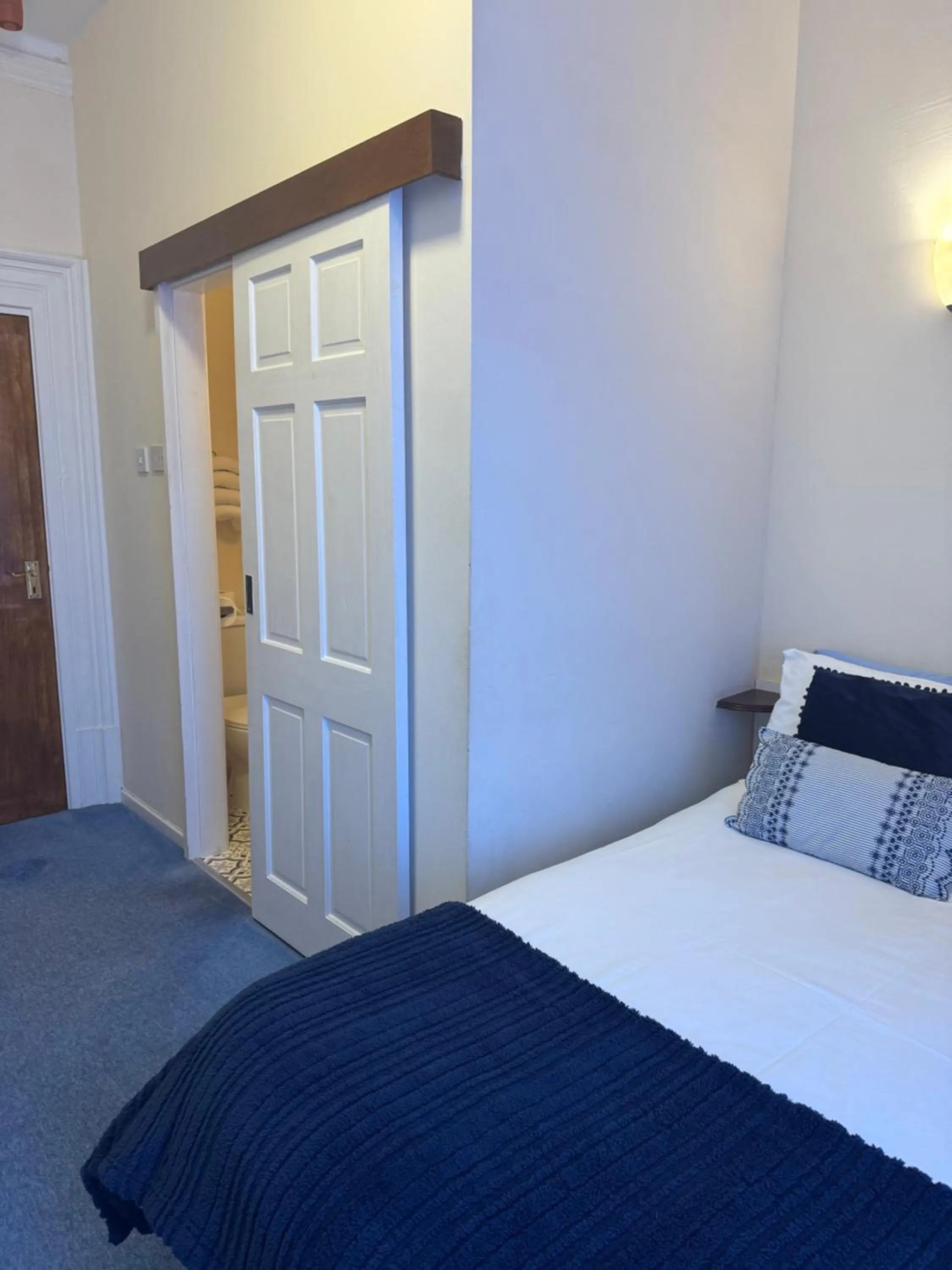 Bedroom, Bed in Marlow Lodge