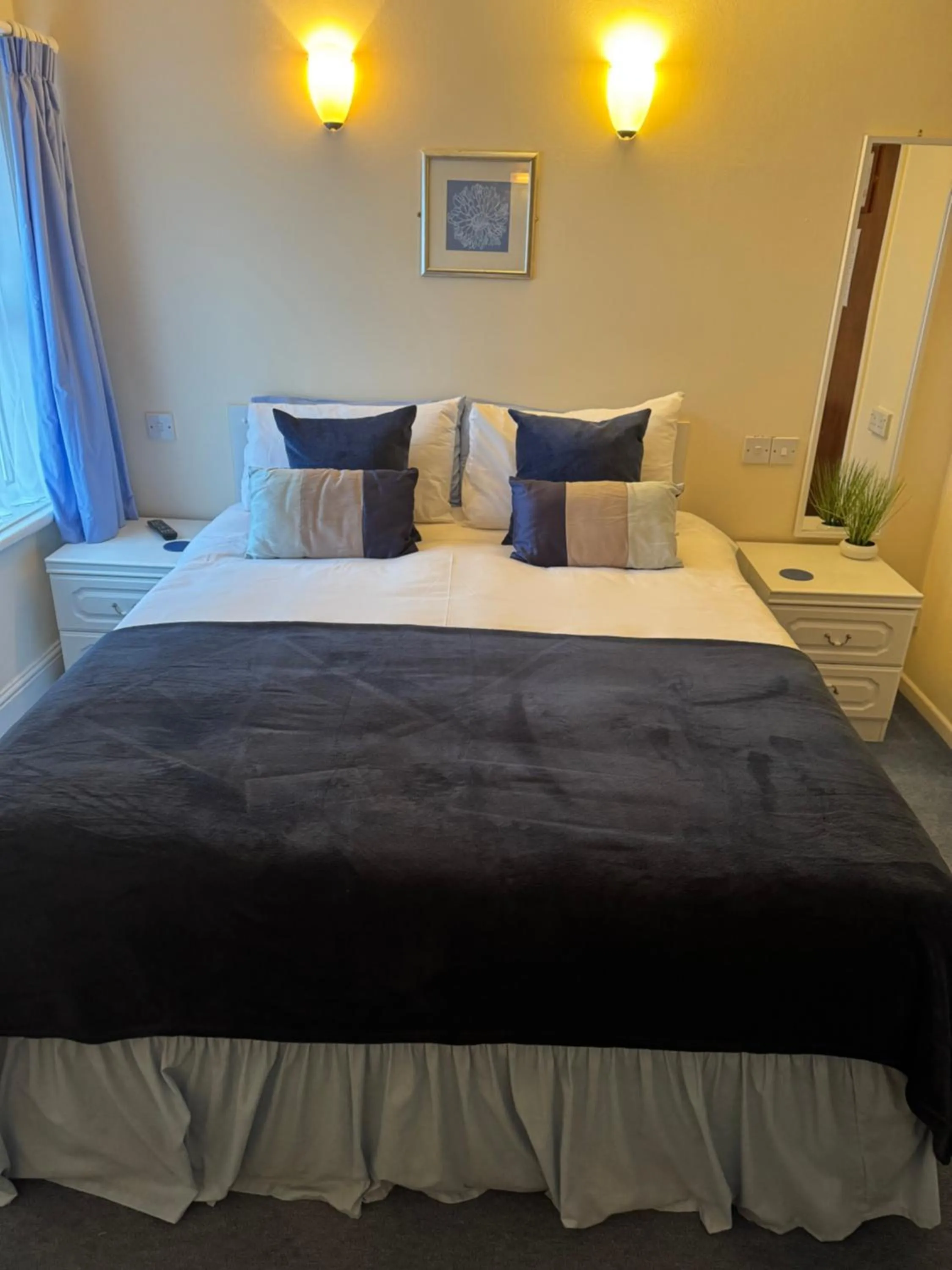 Bedroom, Bed in Marlow Lodge