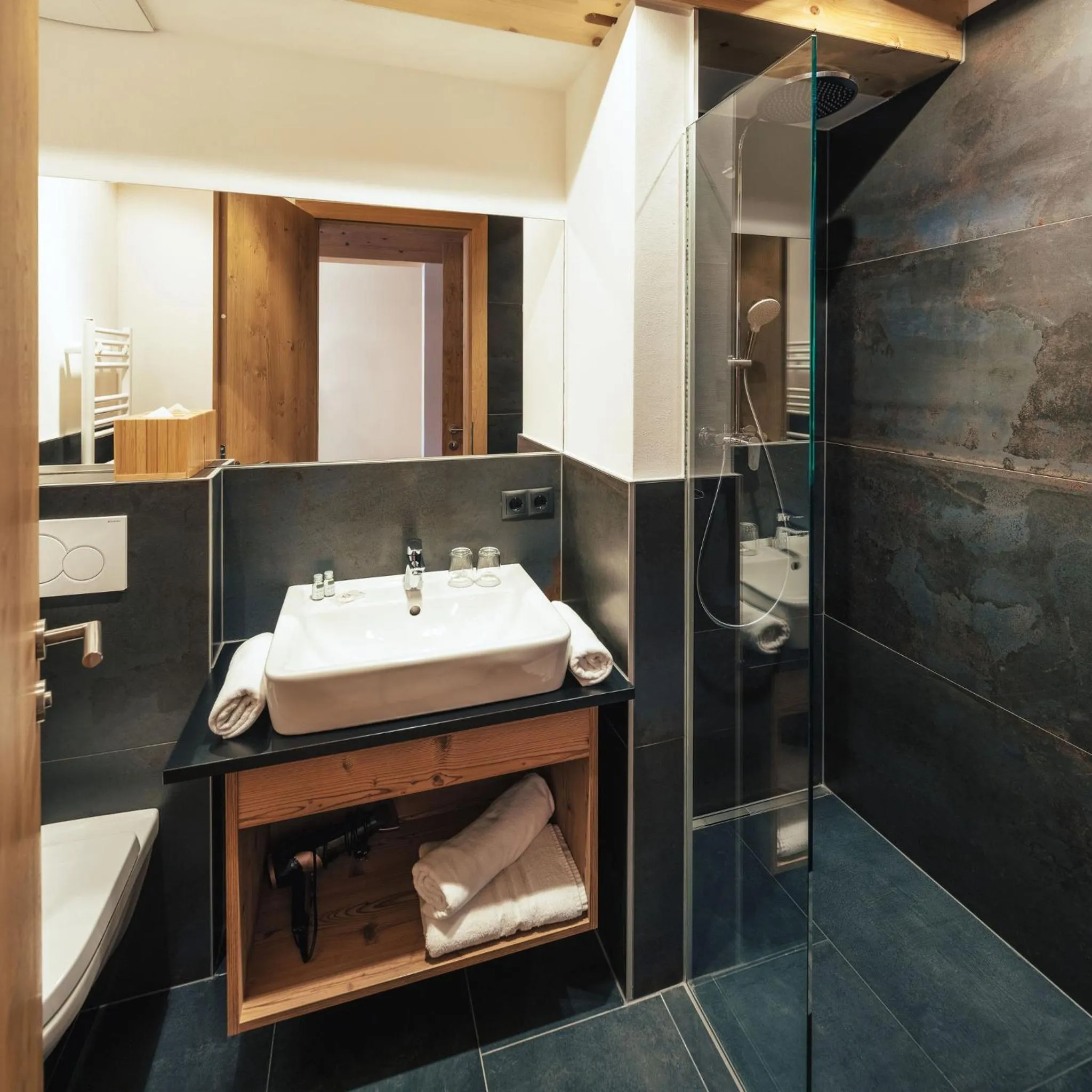 Shower in Haus Piz Lad