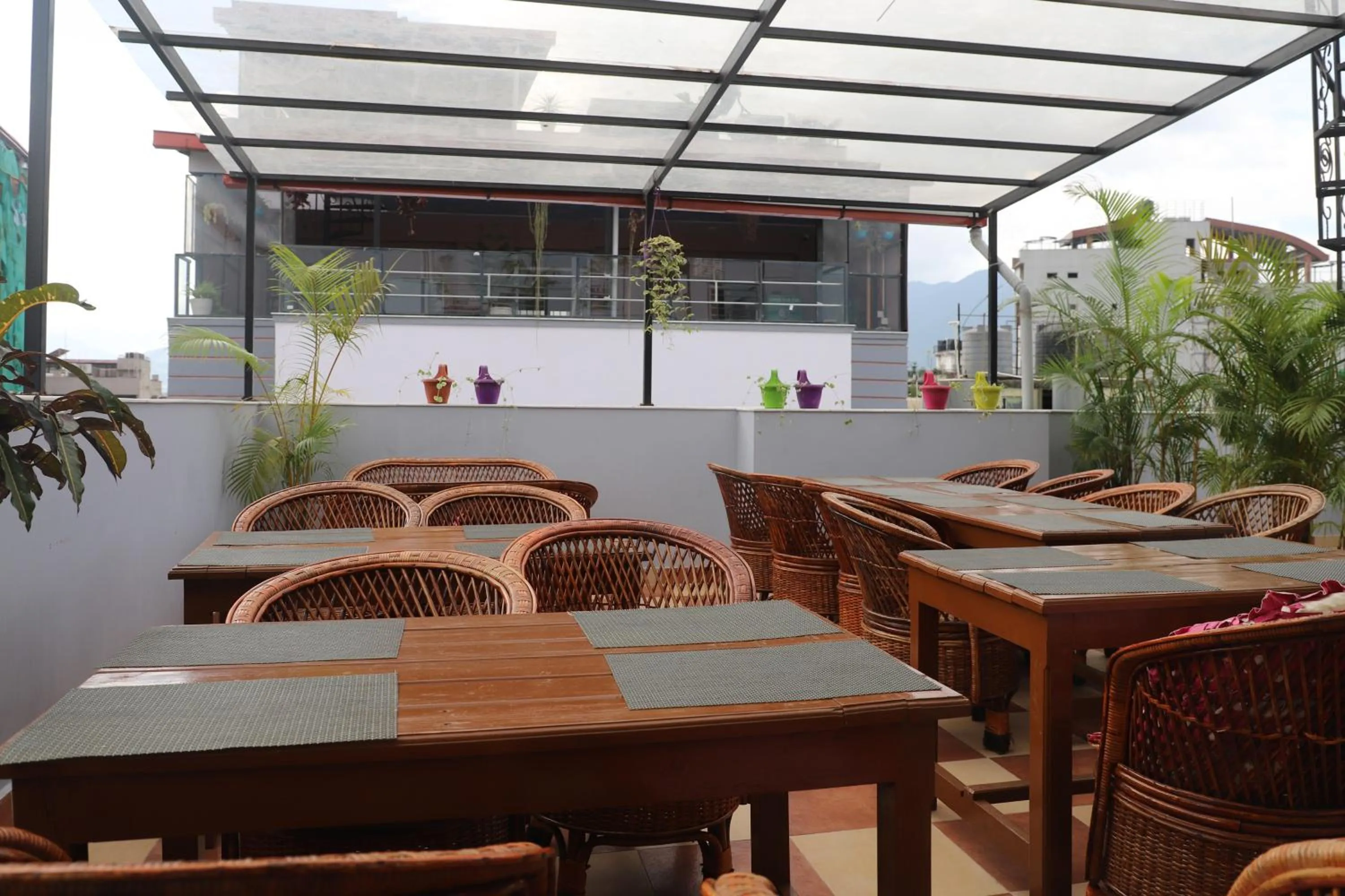 Restaurant/places to eat in Hotel Pipal Tree