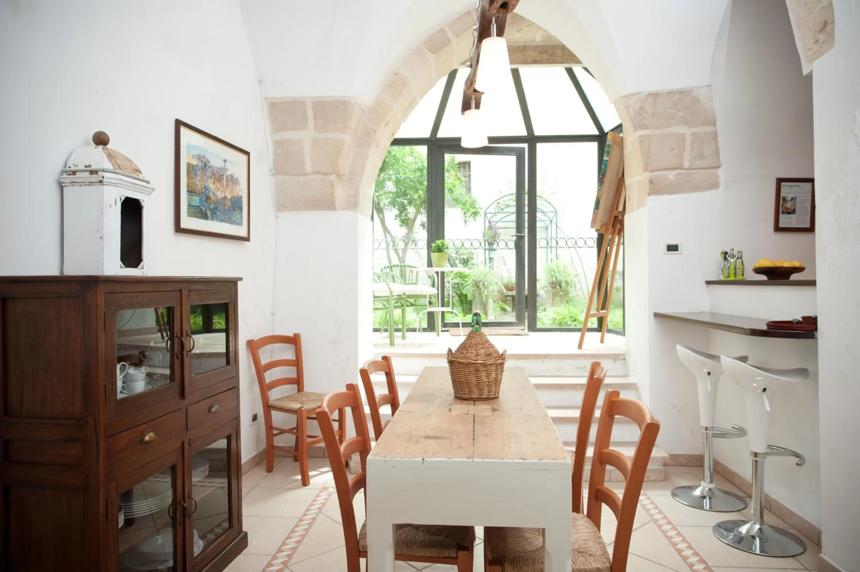 Seating area in Casa d'Artista Suite & Garden